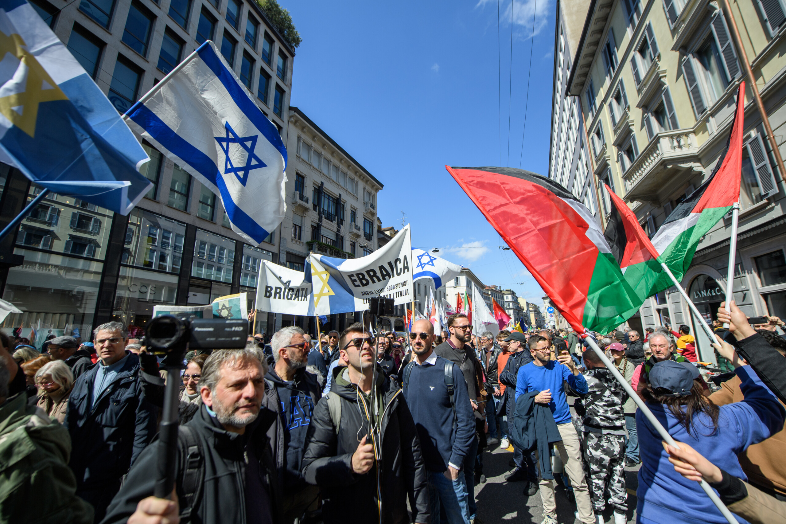 25 april protest by the jewish brigade in milan scaled