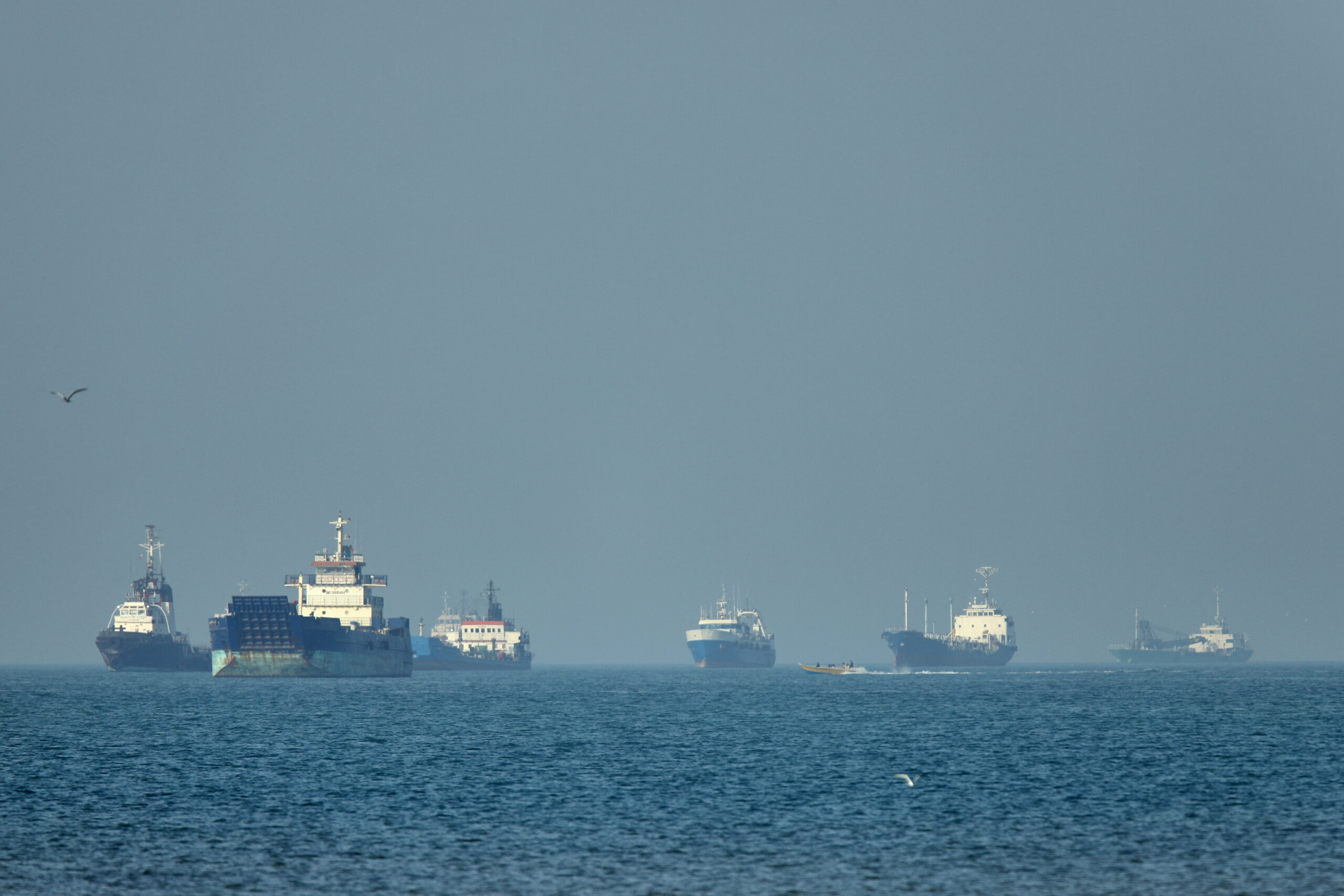 iran media reports that tehran is offering assistance to ships in the strait of hormuz scaled