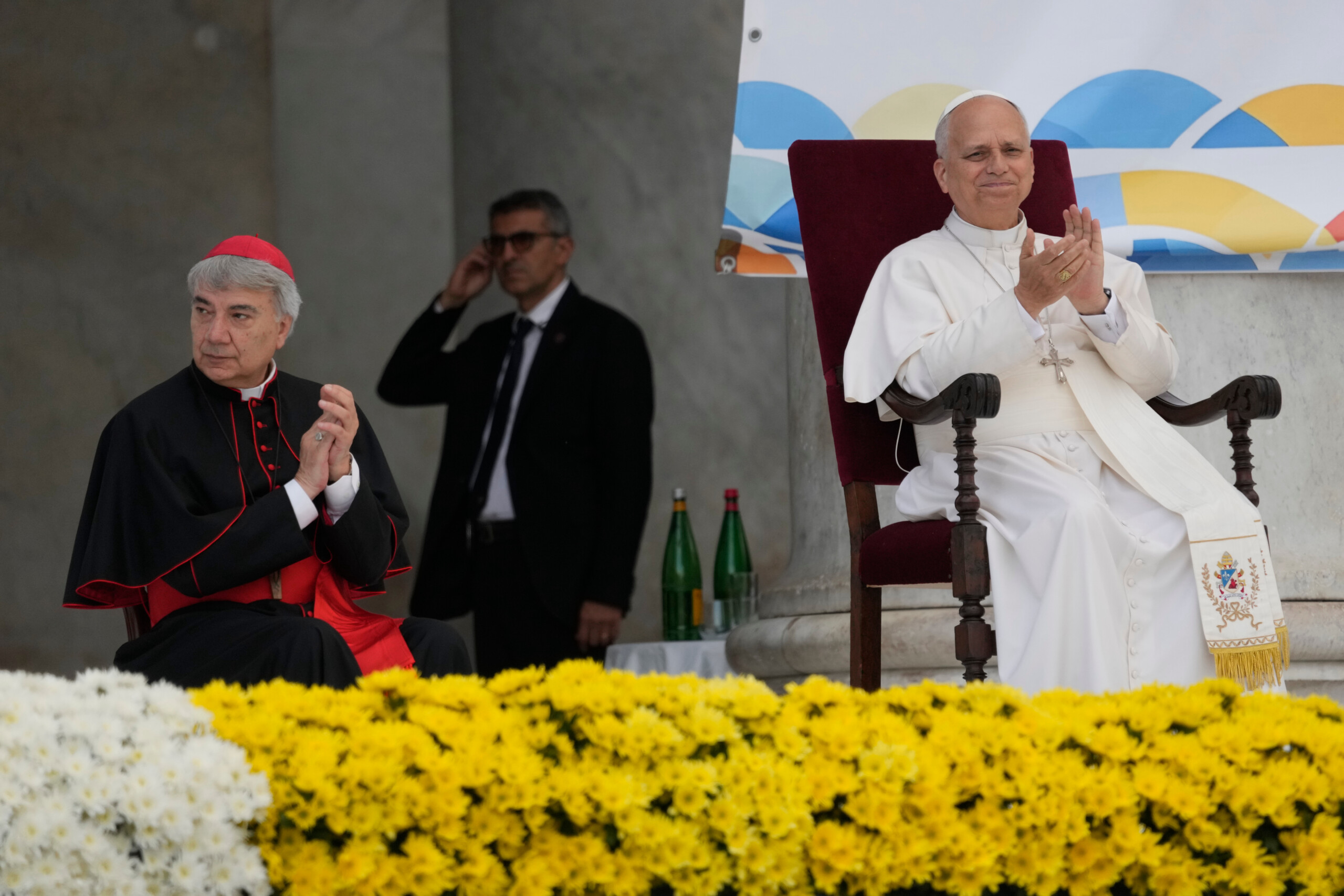 pope naples faces a paradox more tourists but still inequality and poverty scaled