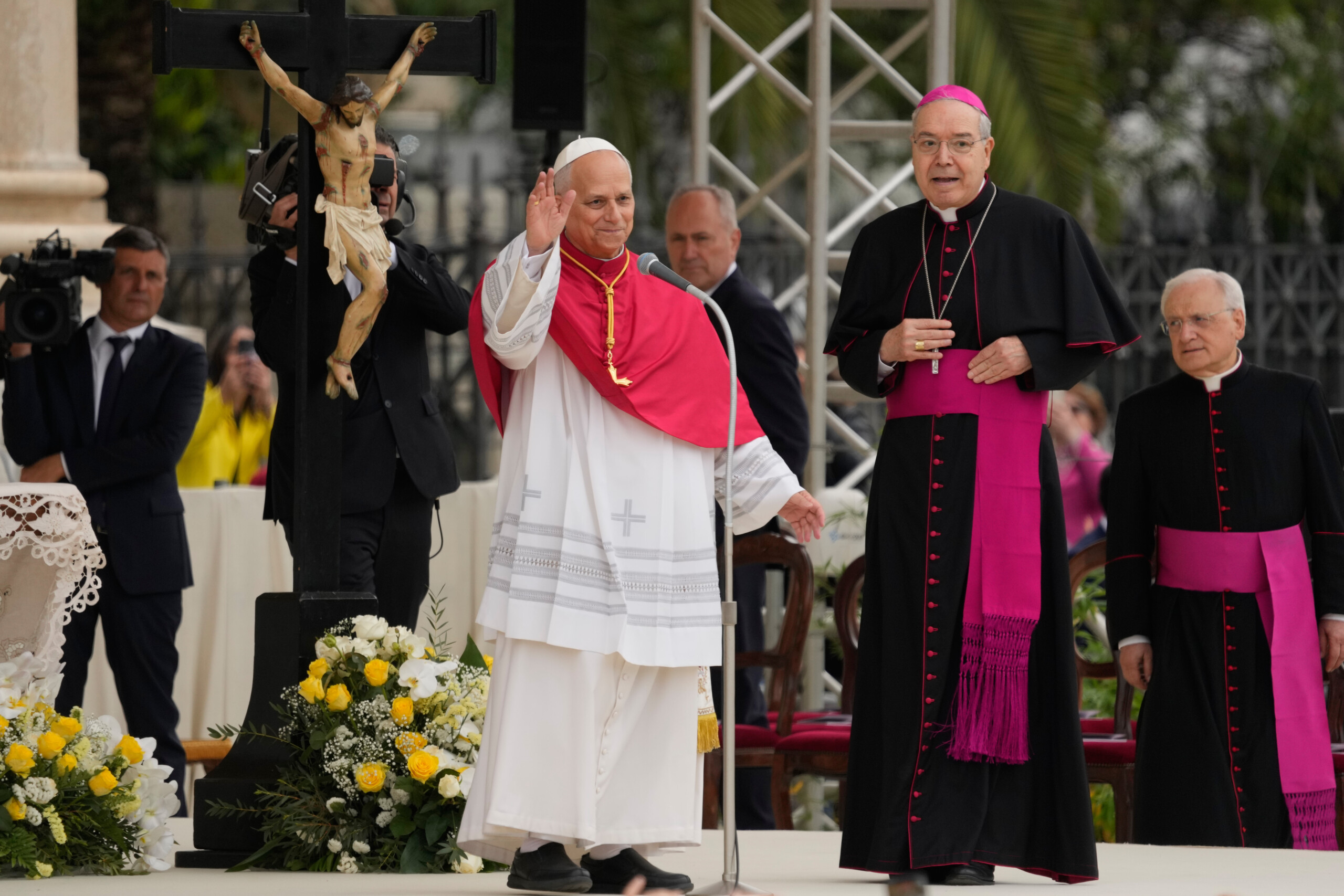 pope peace at risk due to an economy that prefers arms trade over respect for human life scaled