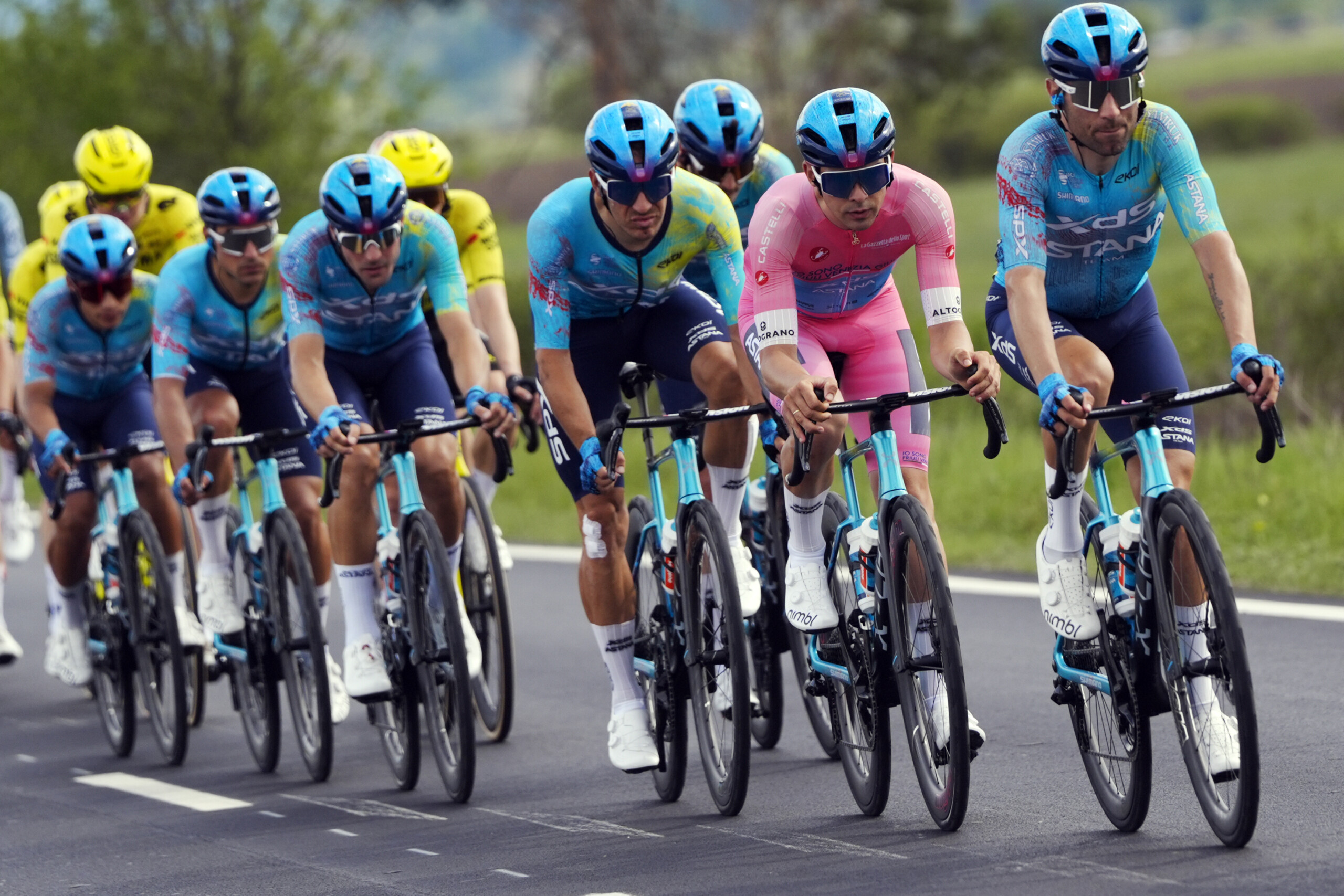 giro ditalia silva retains the white jersey after stage 3 scaled