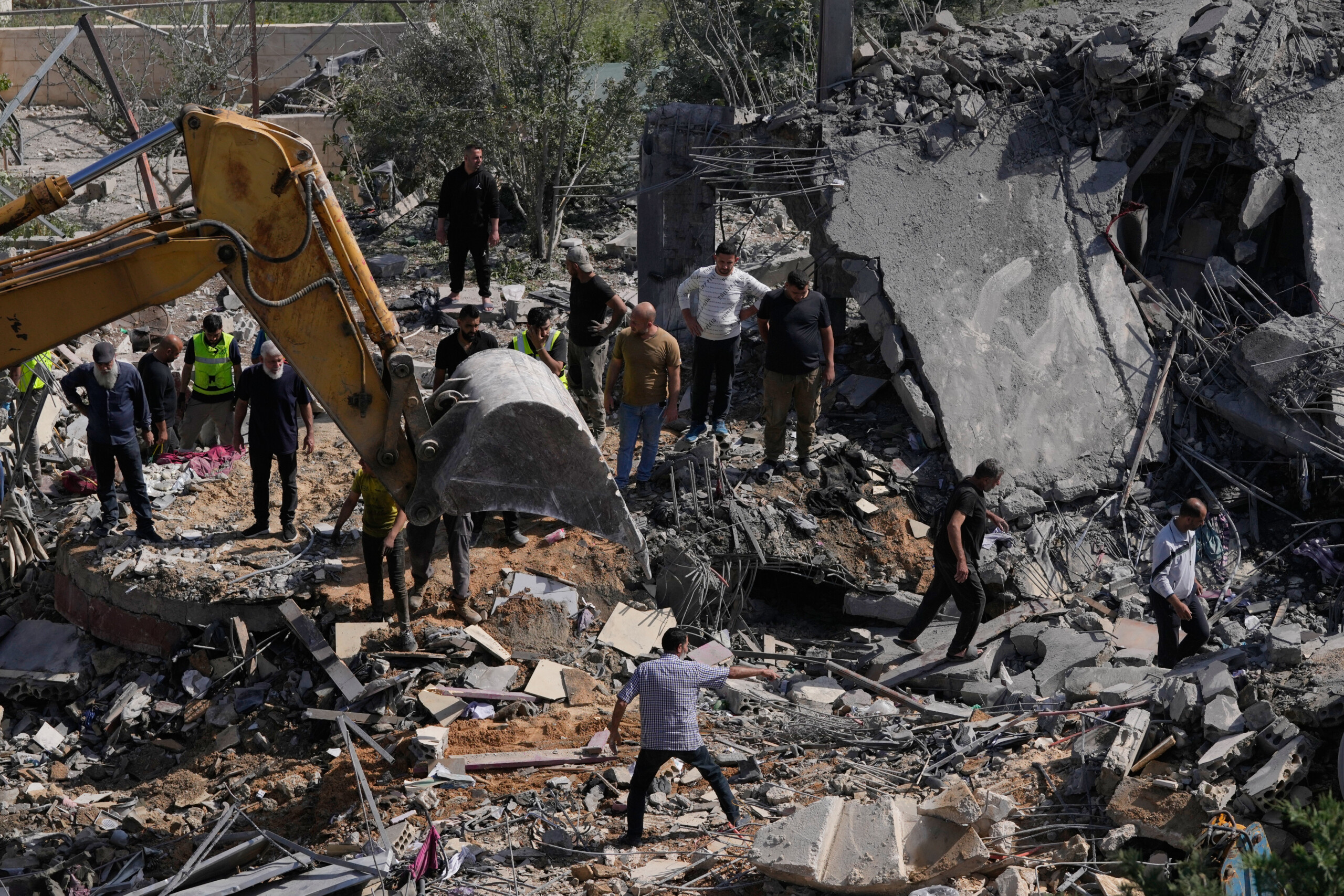 lebanon 6 dead and 7 injured in israeli air raid in the south scaled