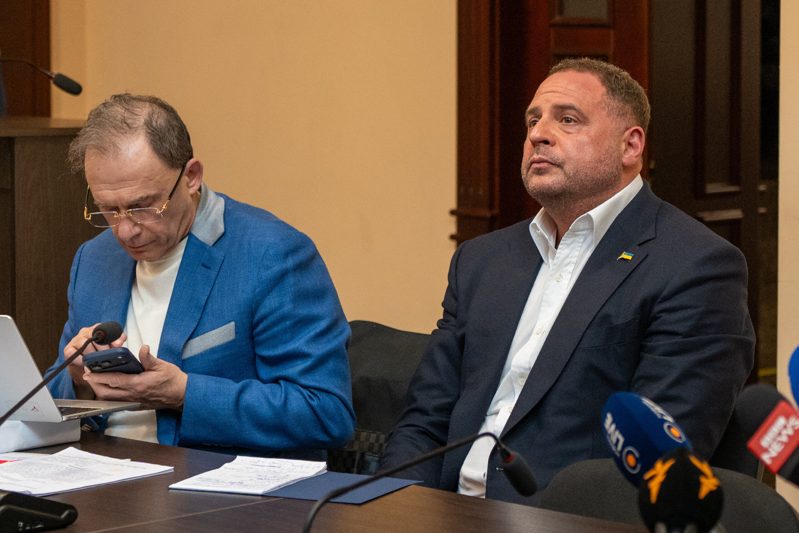 ukraine court orders yermak to be remanded in custody subject to bail scaled