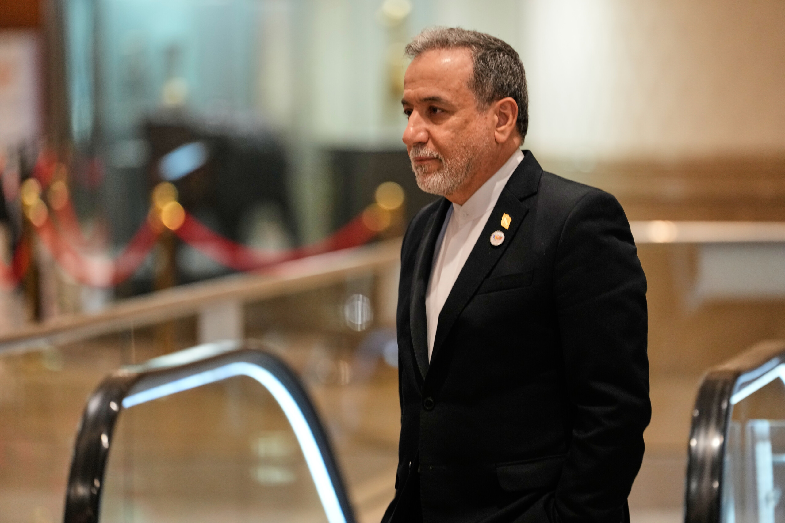 iran araghchi contradictory messages from the us complicate the negotiation process scaled