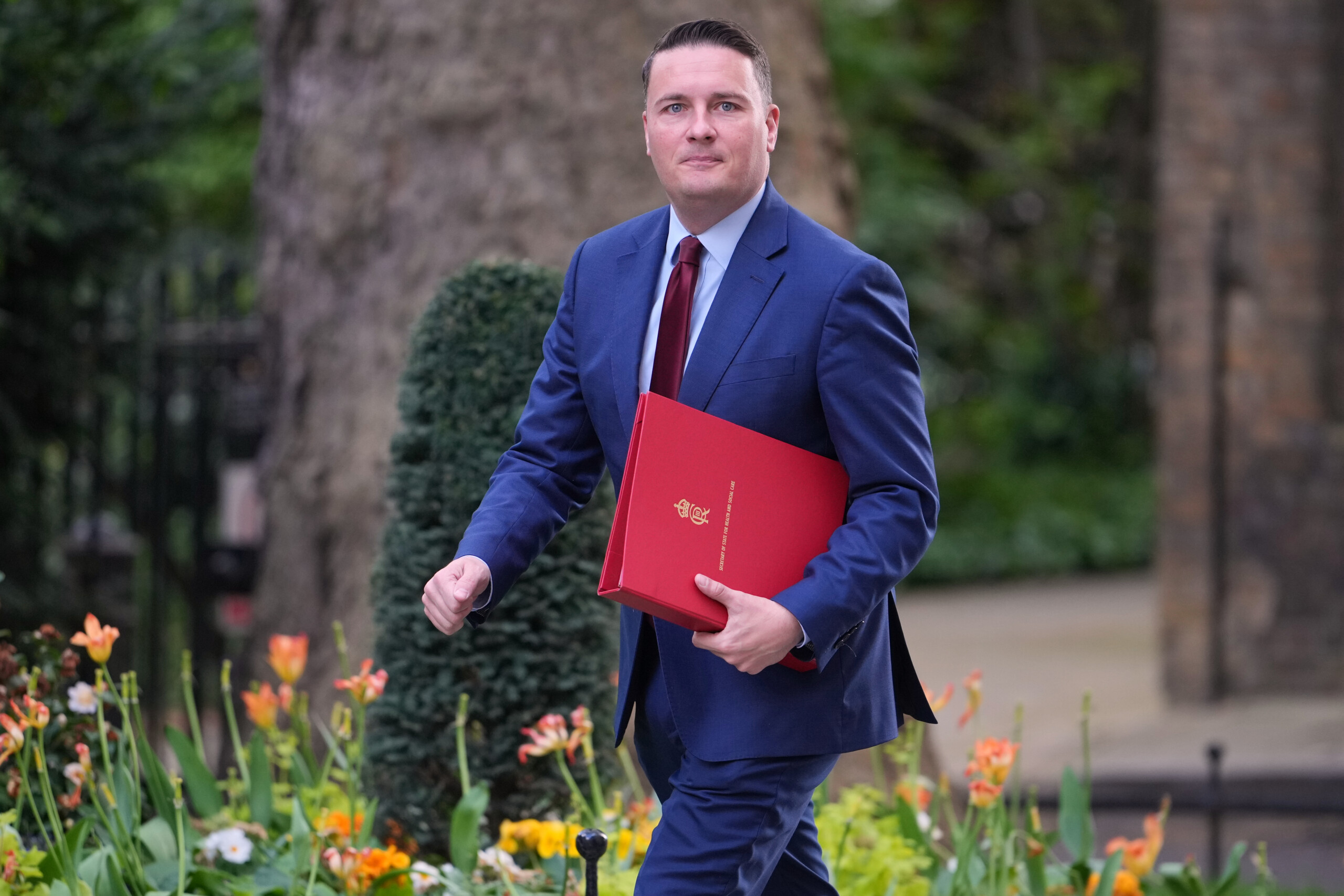 uk former minister streeting stands for the labour leadership scaled