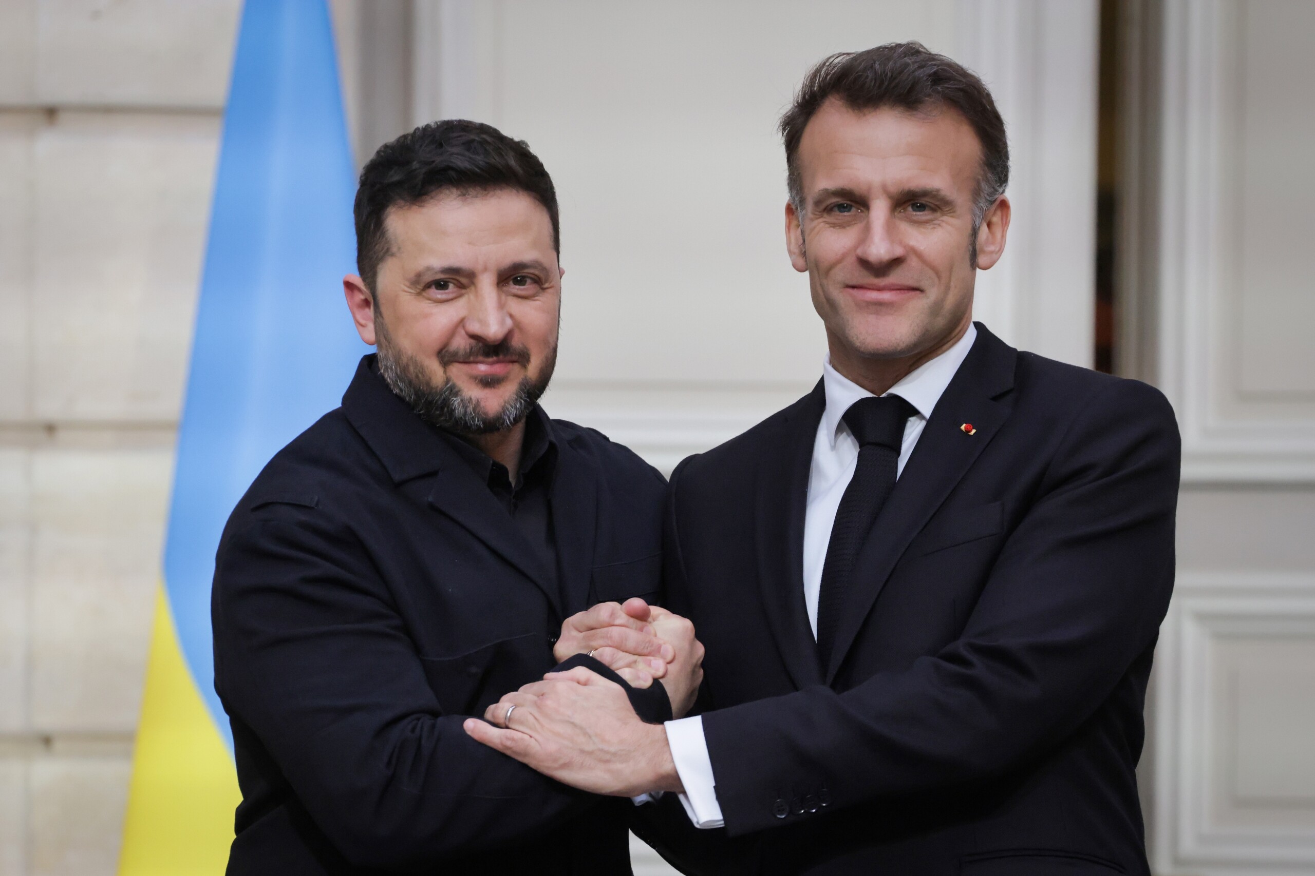 ukraine zelensky speaks with macron focus on defense and the path to eu accession scaled