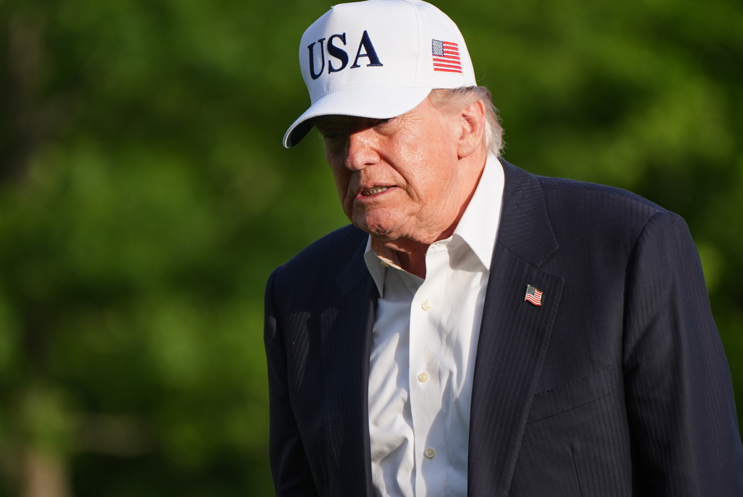 Iran: Trump discusses strategy with members of his security team at a golf club 1 iran trump discusses strategy with members of his security team at a golf club scaled
