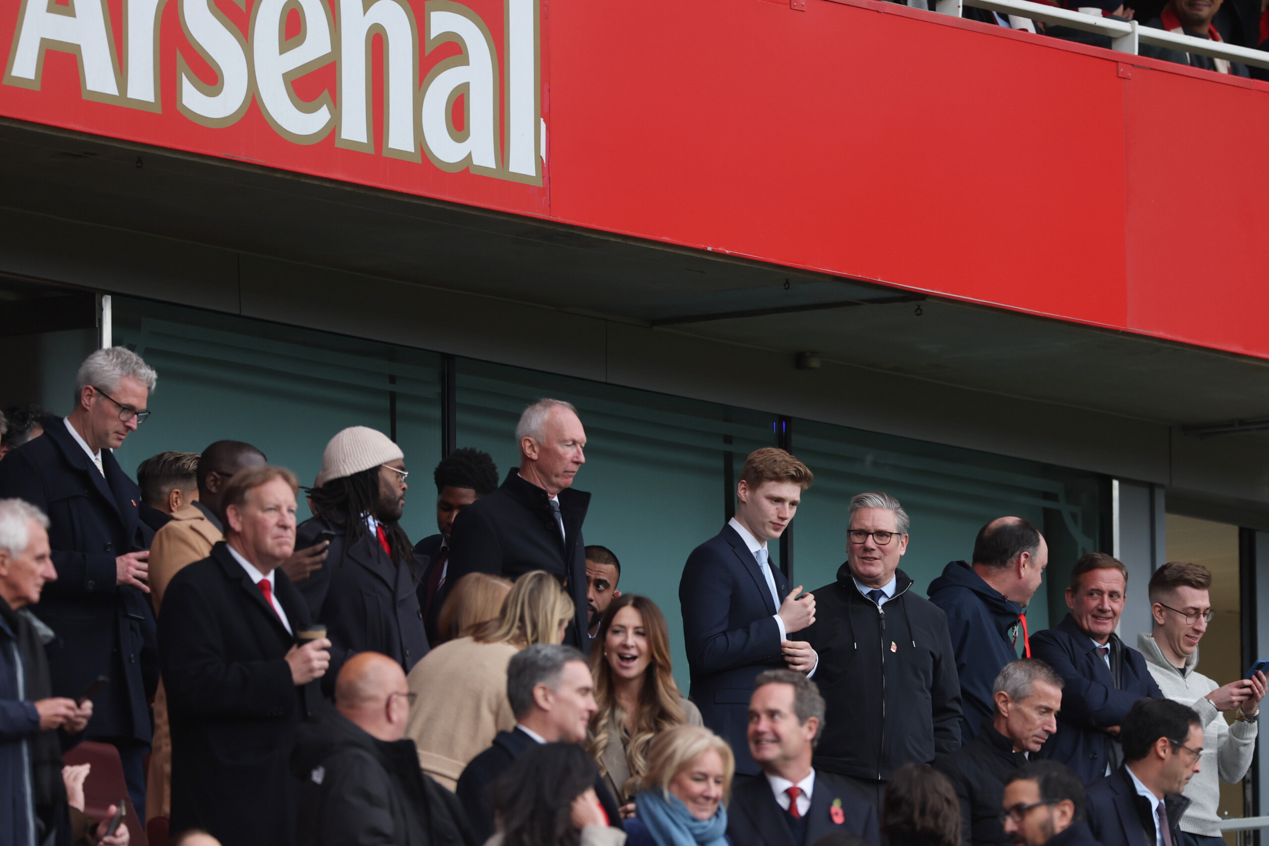 football arsenal fan and prime minister starmer celebrates the gunners champions at last scaled