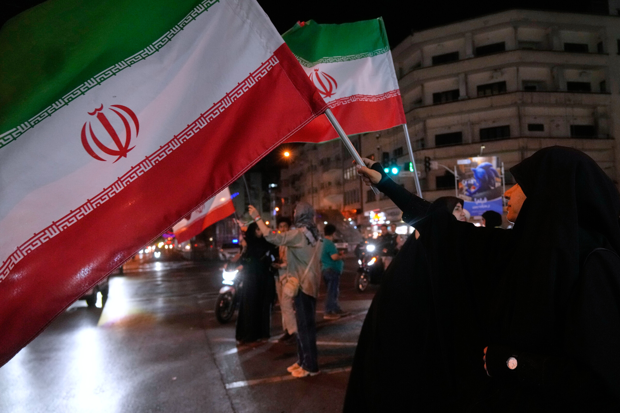 iran revolutionary guards if the us attacks we will extend the war beyond the region scaled