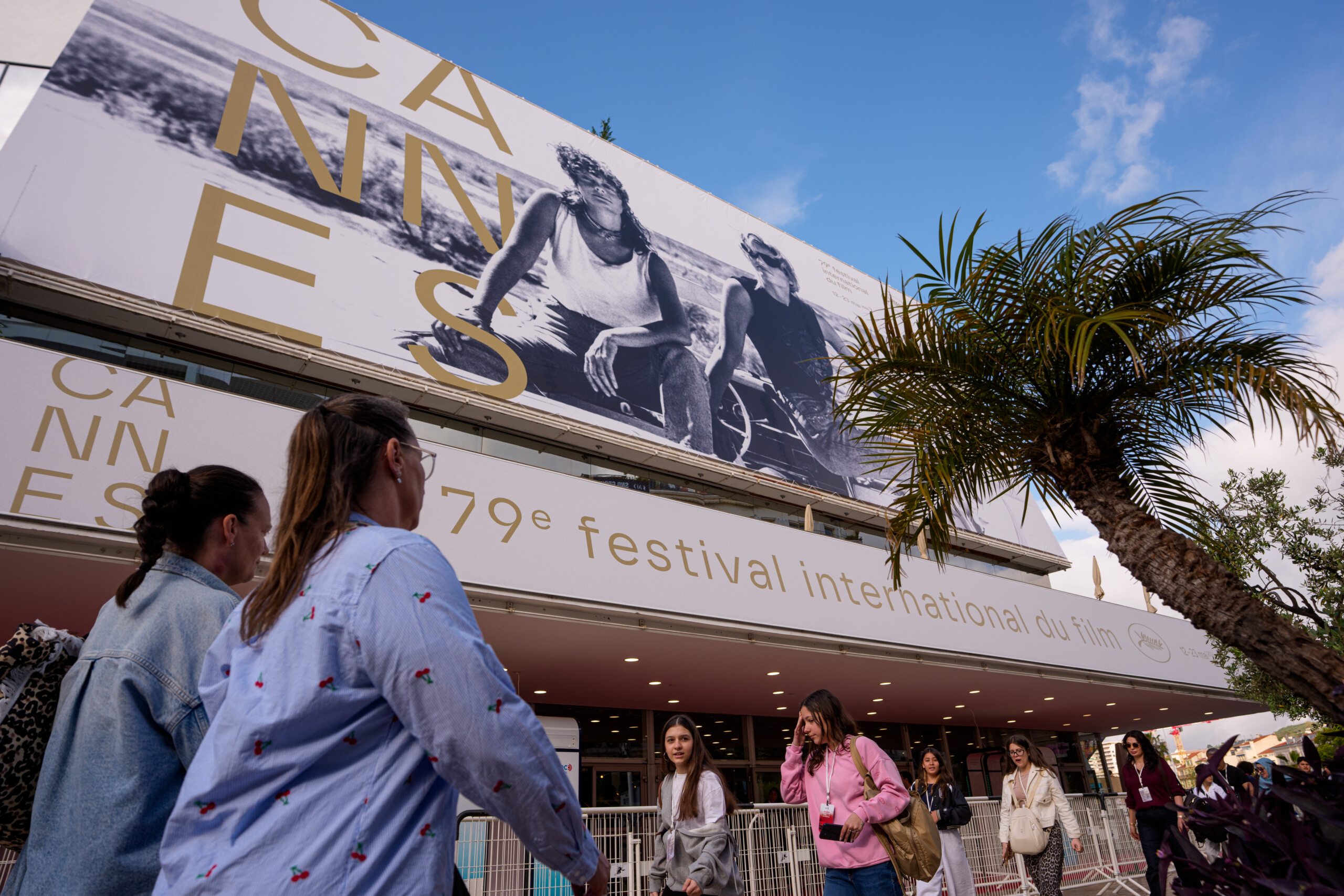 cannes the palme dor will be awarded tonight the black ball is a possible dark horse scaled