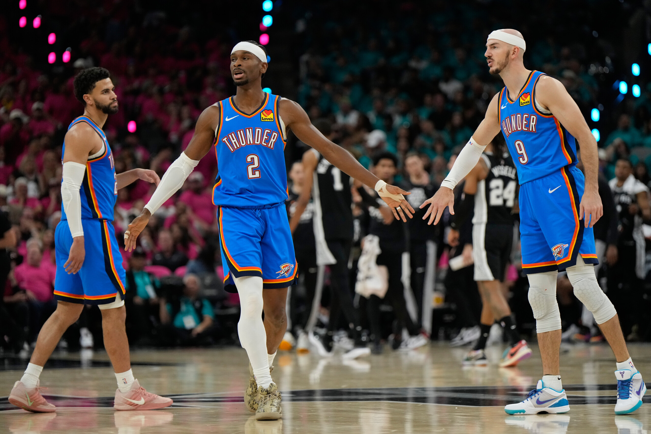 nba oklahoma beat san antonio in game 3 to take the lead in the series scaled