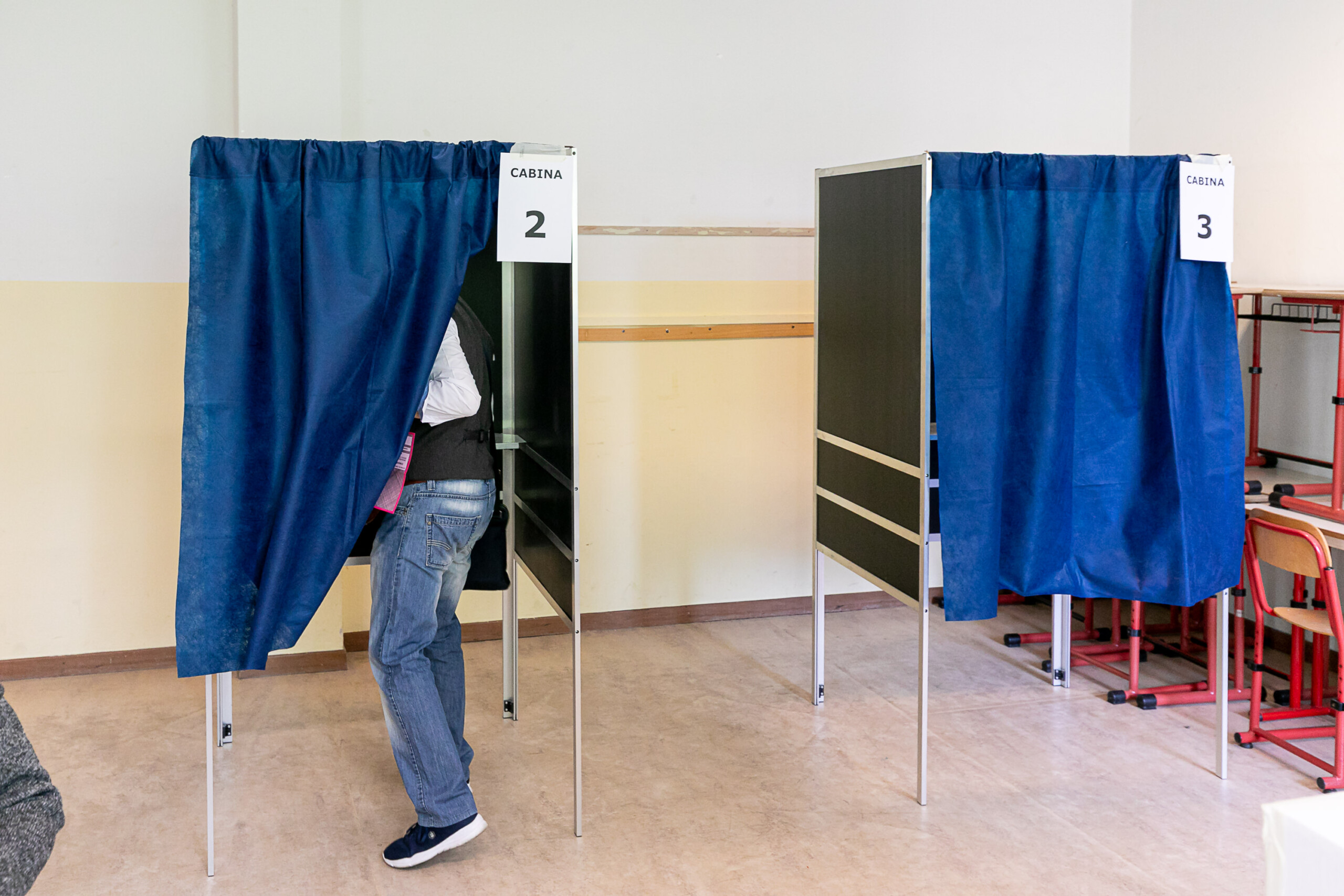 local elections polling stations open from 7am to 11pm voting takes place in 894 municipalities scaled