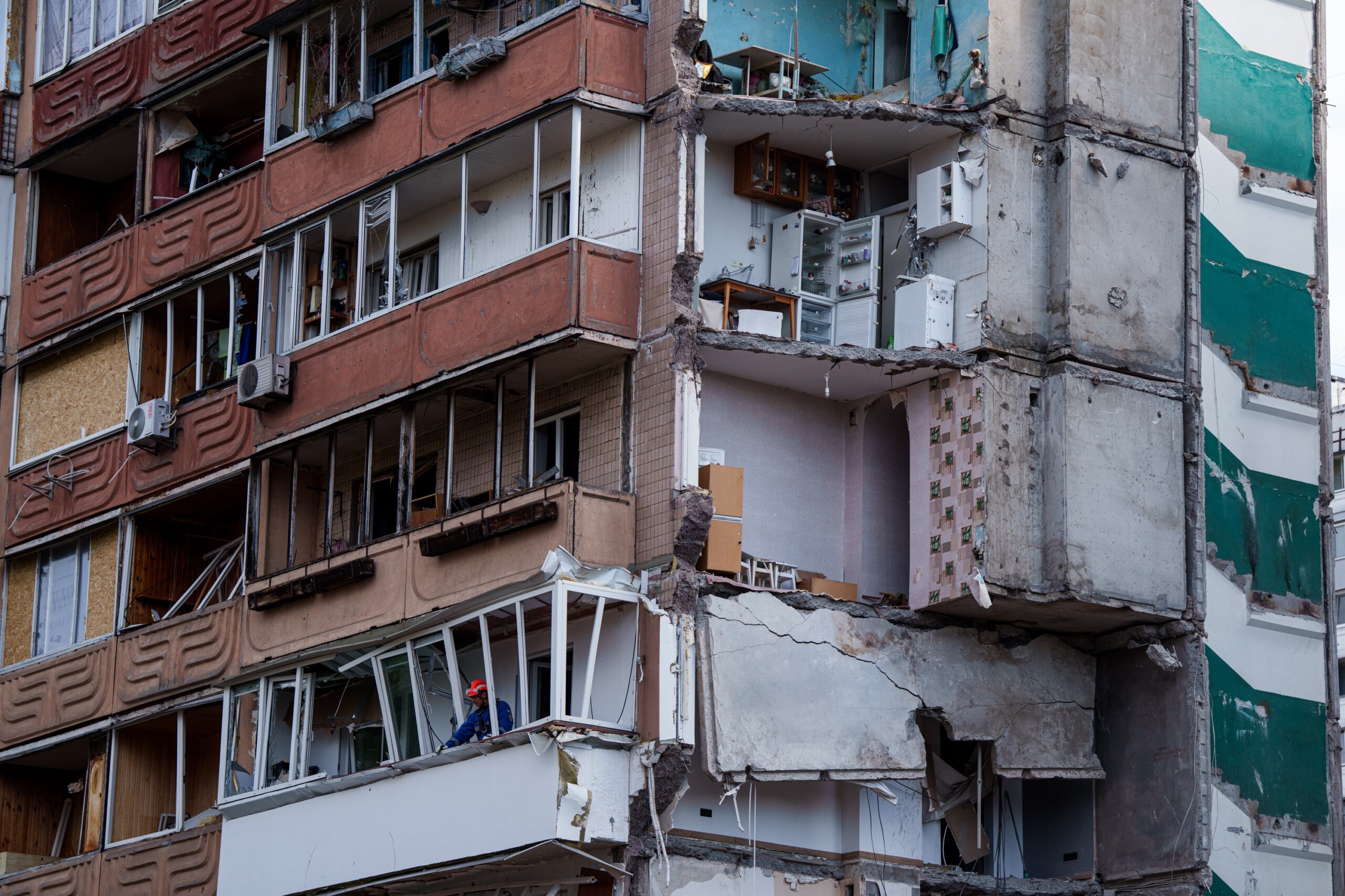 ukraine russian attack on kyiv overnight leaves one dead and at least 44 injured scaled