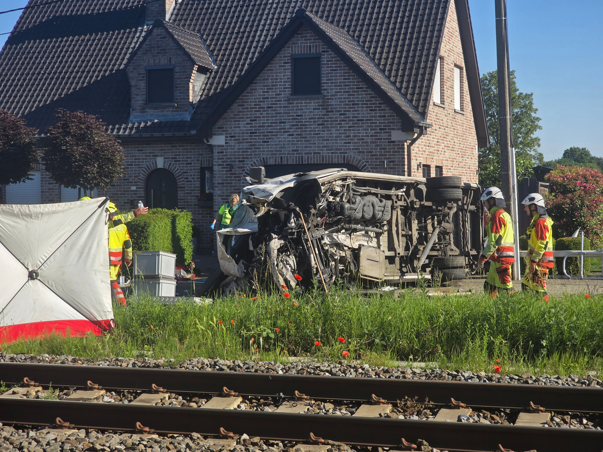 belgium train collides with school bus at level crossing two children the driver and a supervisor killed scaled