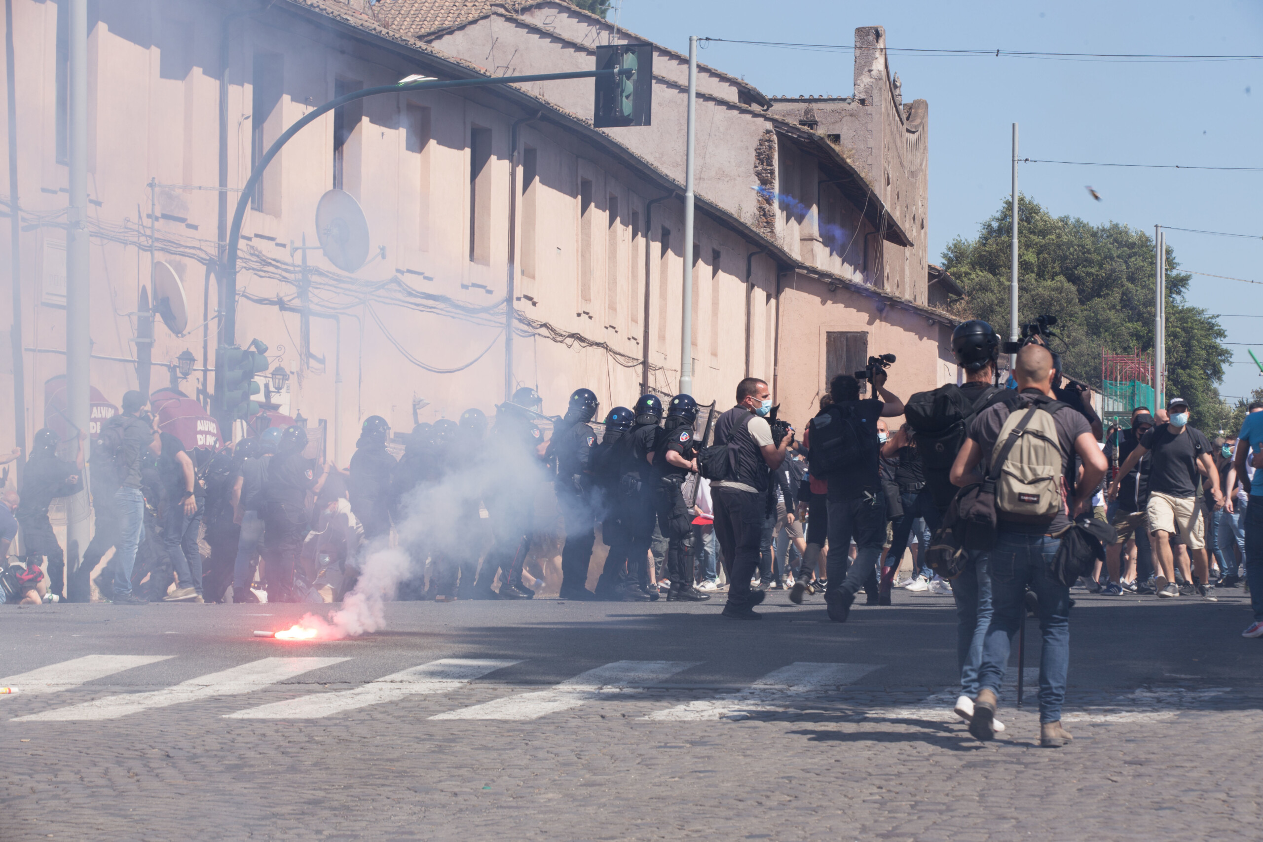 clashes at the turin derby the eight ultras who were arrested have been released on condition that they report to the police scaled
