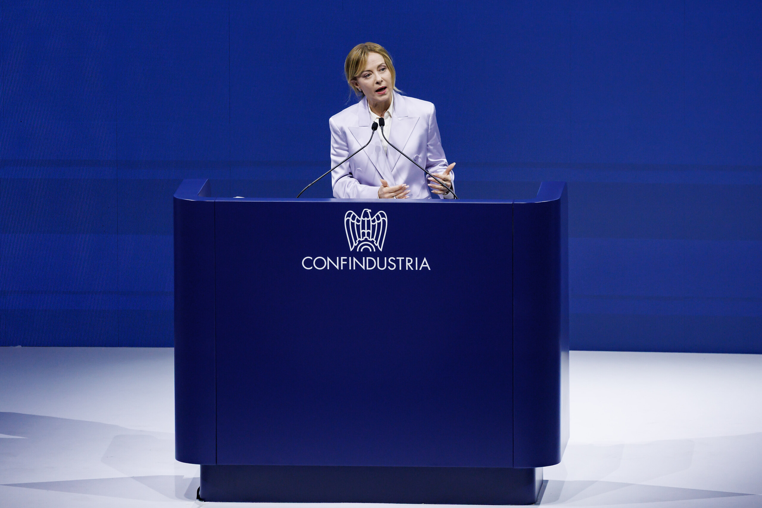 eu meloni it multiplies the rules but is reluctant to make its voice heard scaled