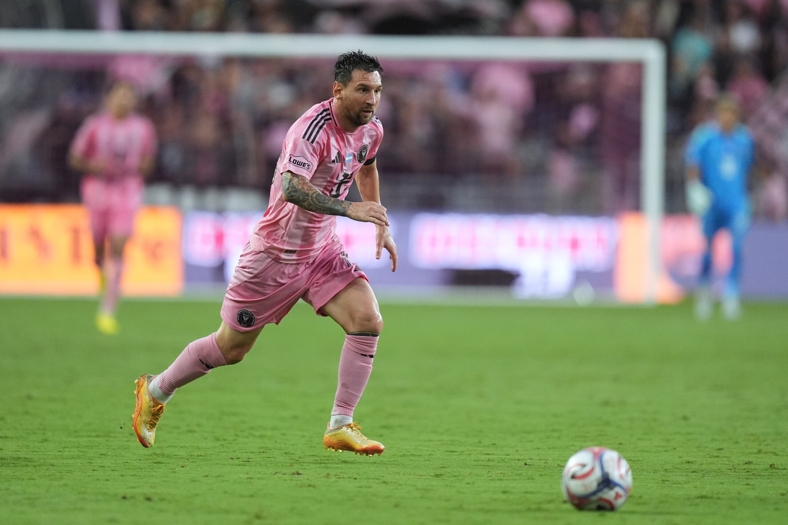 football messi suffers muscle strain world cup not at risk scaled