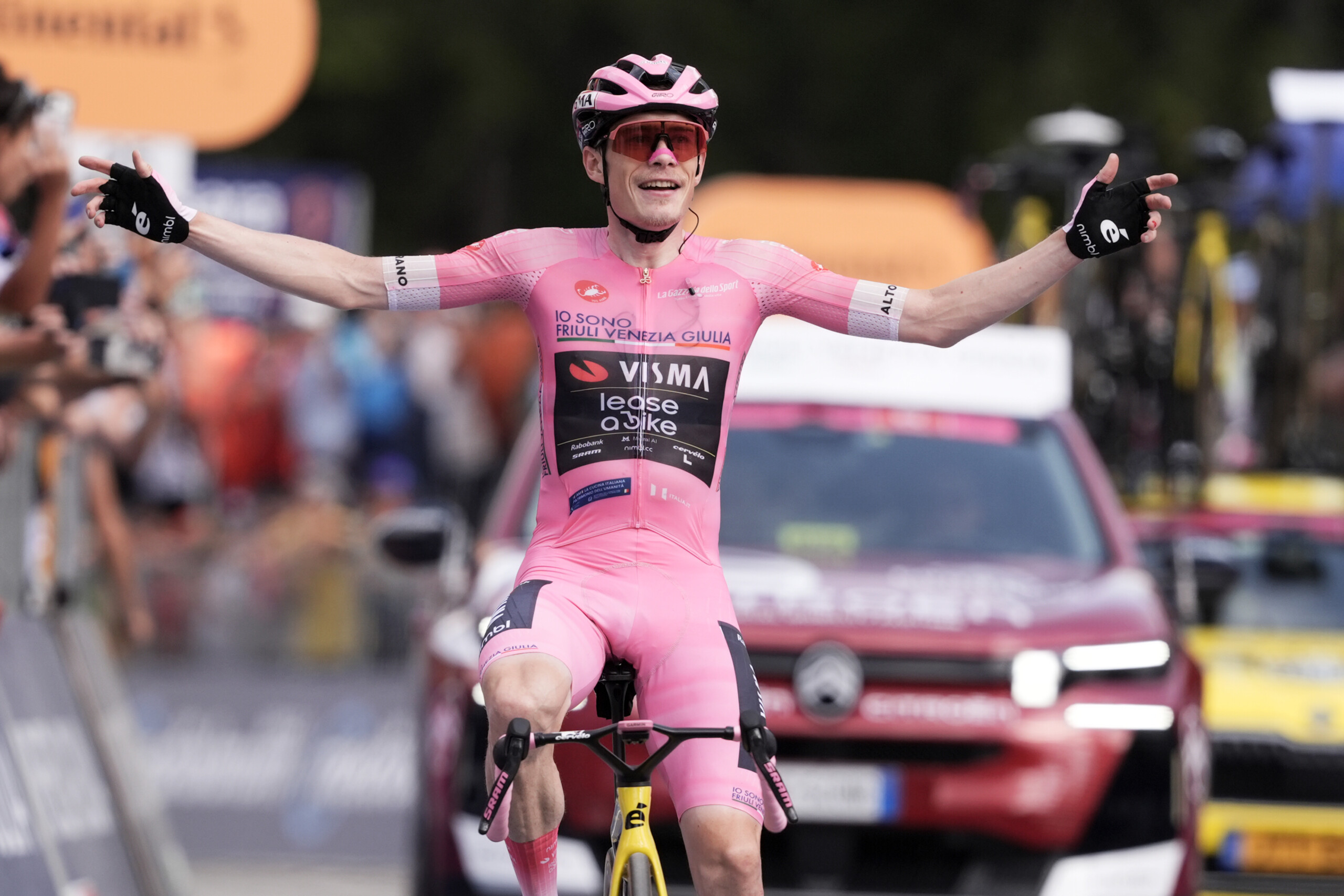 giro ditalia vingegaard dominates stage 16 as well consolidating his lead in the pink jersey eulalio takes the conad white jersey scaled