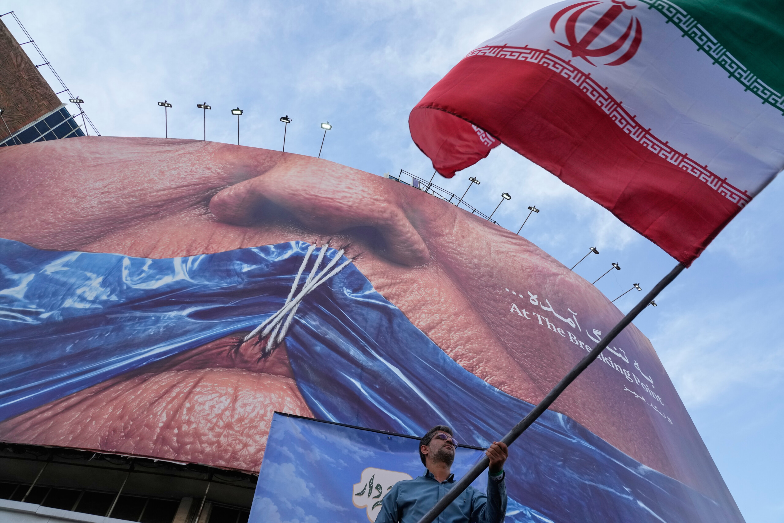 iran memorandum calls for withdrawal of us forces and reopening of the strait of hormuz within 30 days scaled