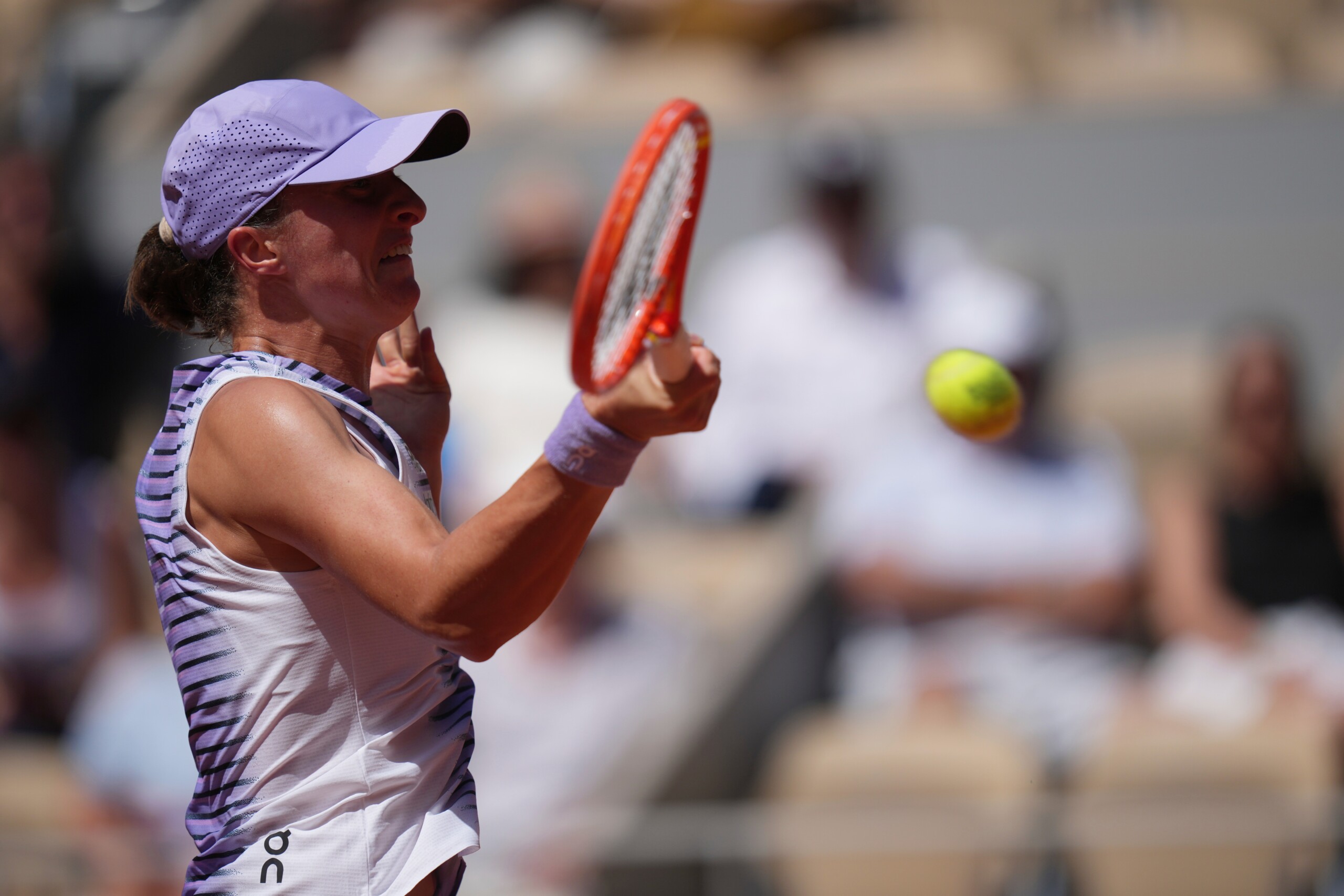 roland garros swiatek advances to the third round scaled