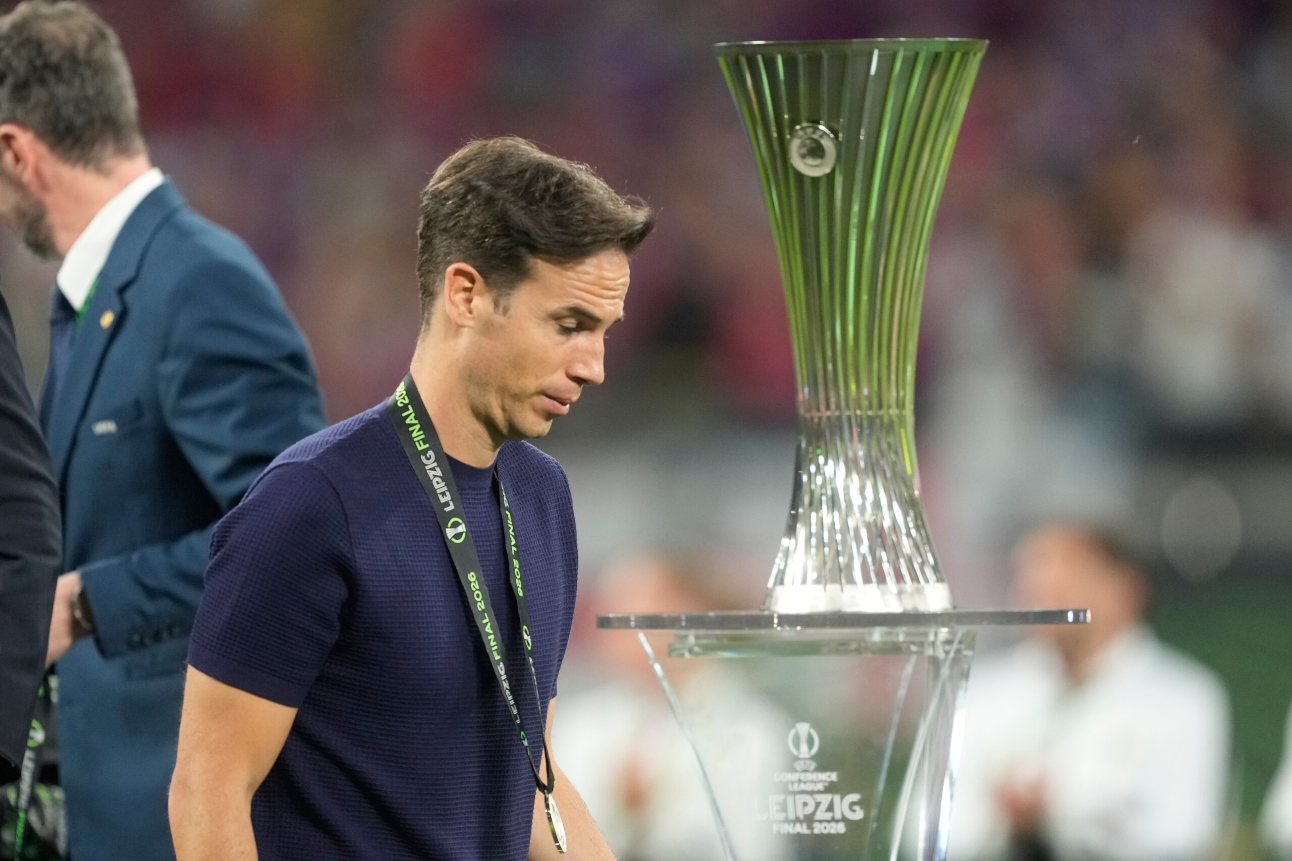 rayo vallecano manager perez resigns following defeat in the conference league final scaled
