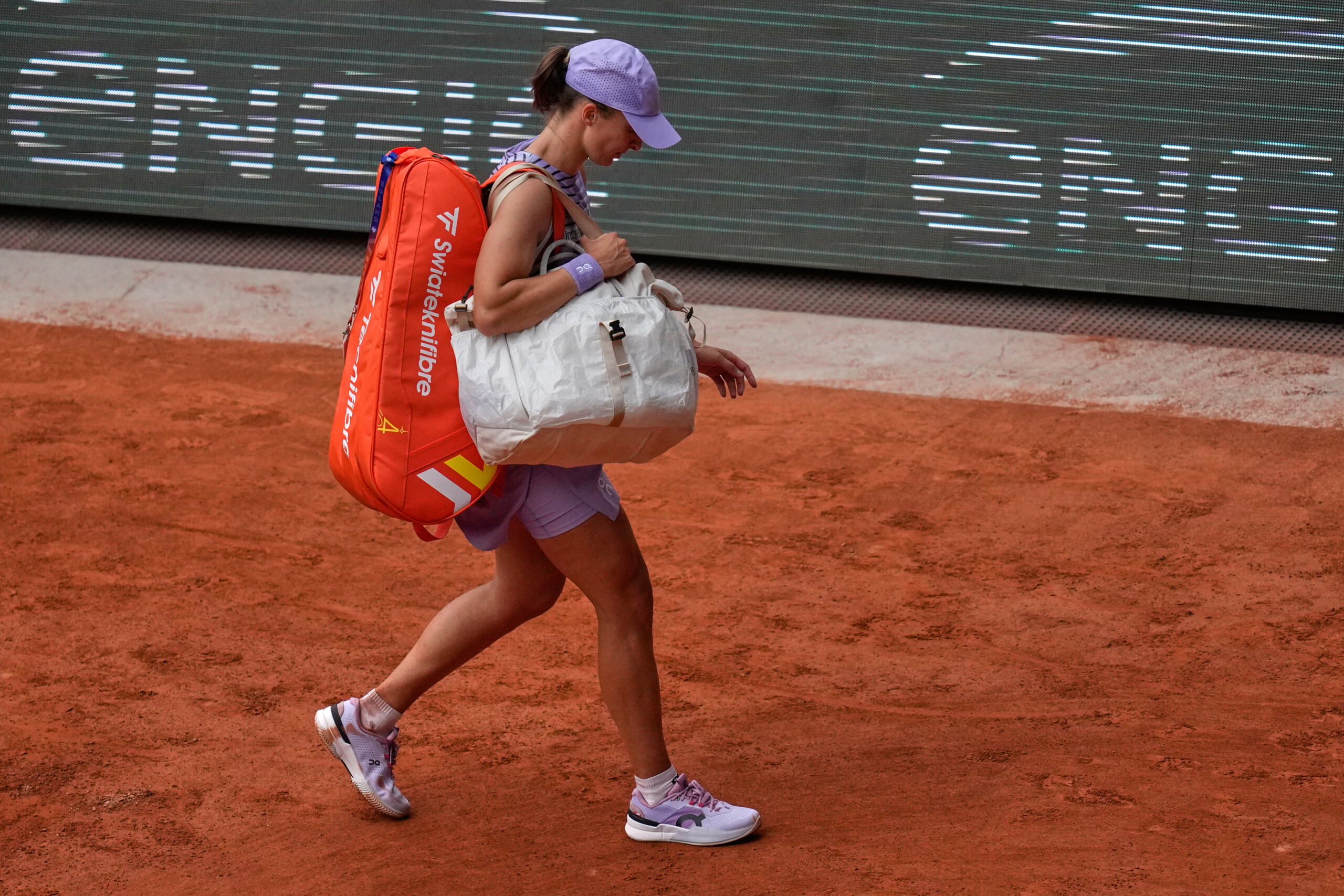 roland garros swiatek out against kostyuk cirstea retires against wang scaled