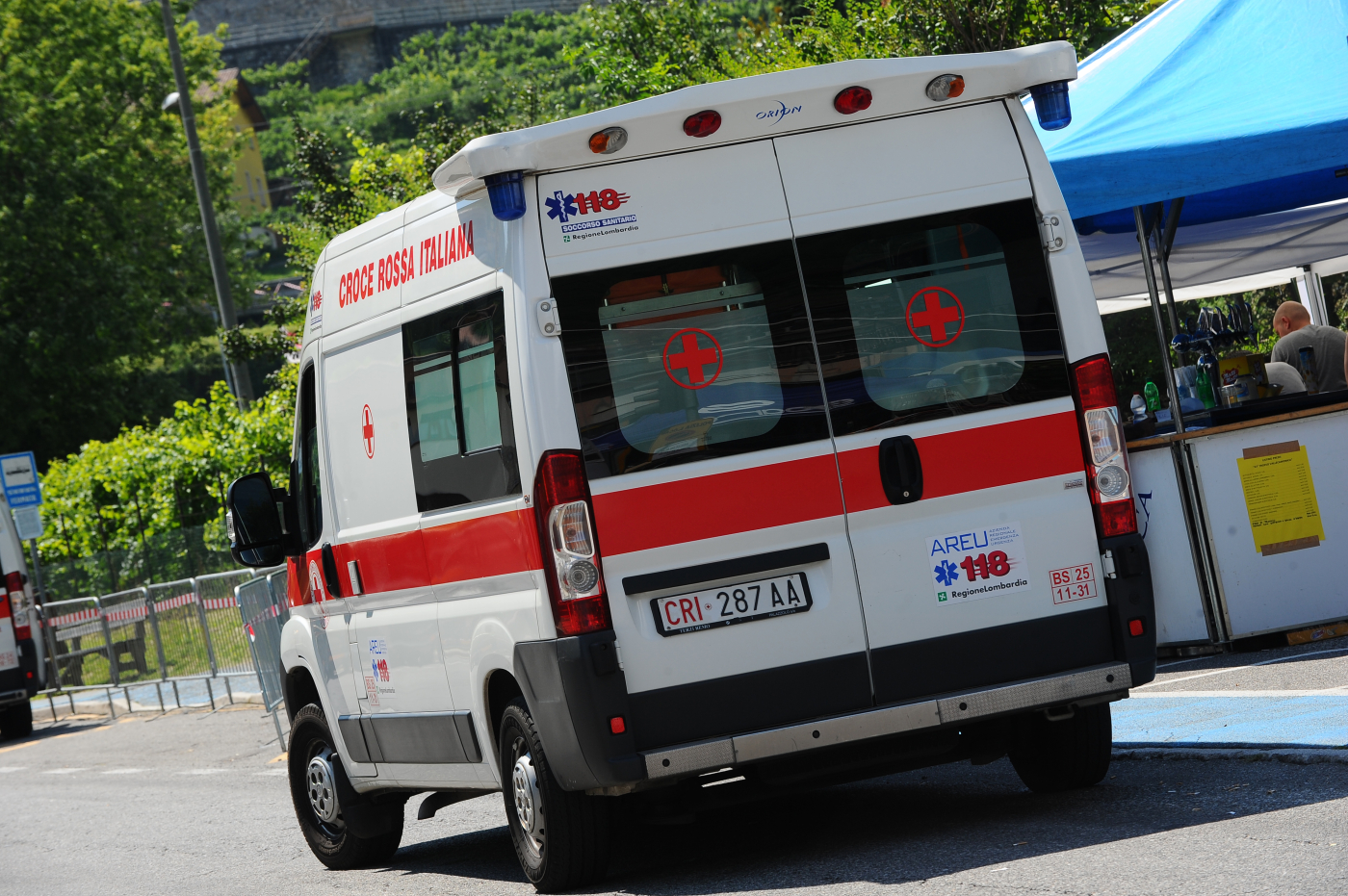 rome suspects flee police stop in ostia and hit two girls arrested young victims suffer minor injuries