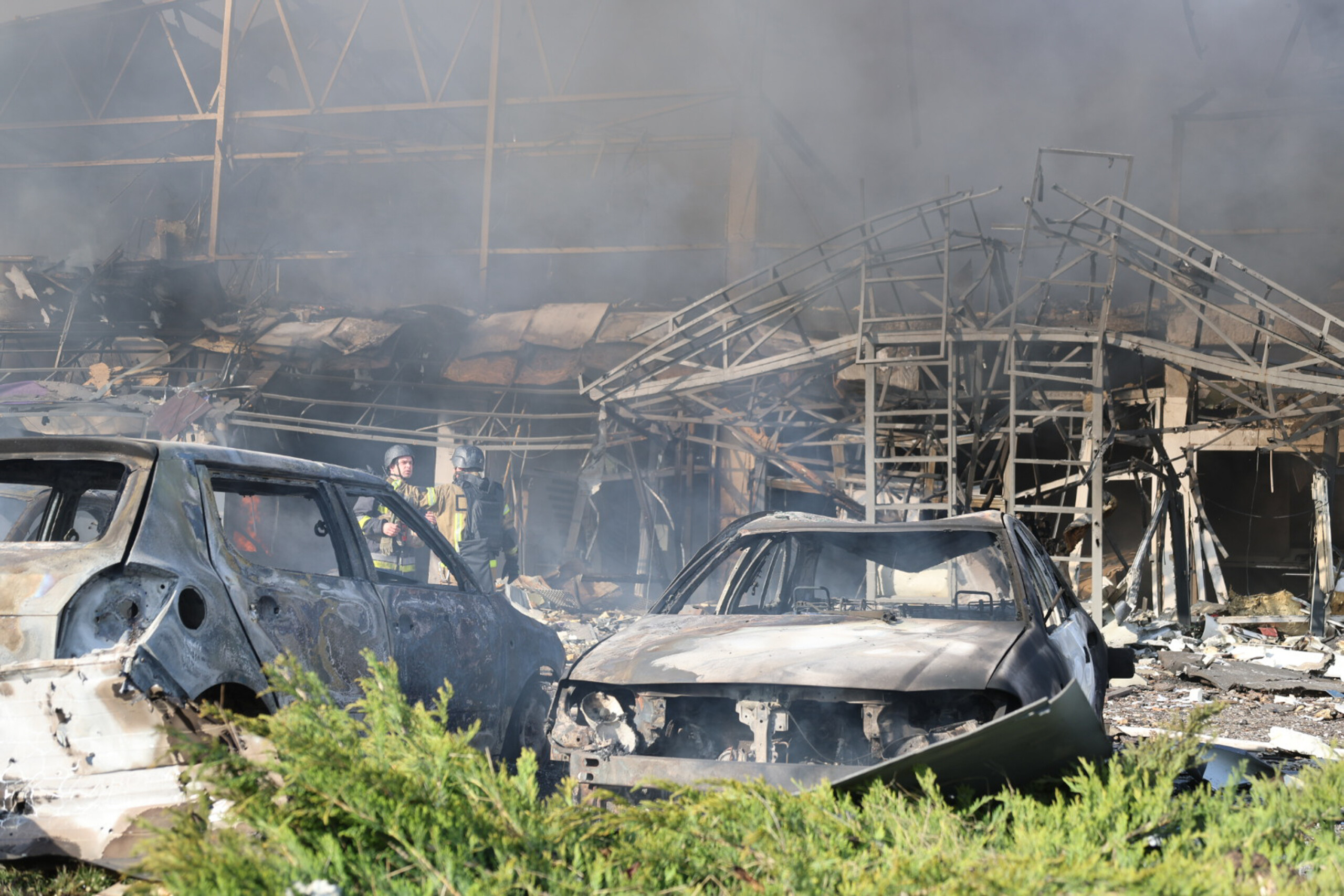 Ukraine, nearly one thousand attacks in one day on Zaporizhzhia: 2 dead and 7 injured 1 ukraine nearly one thousand attacks in one day on zaporizhzhia 2 dead and 7 injured scaled