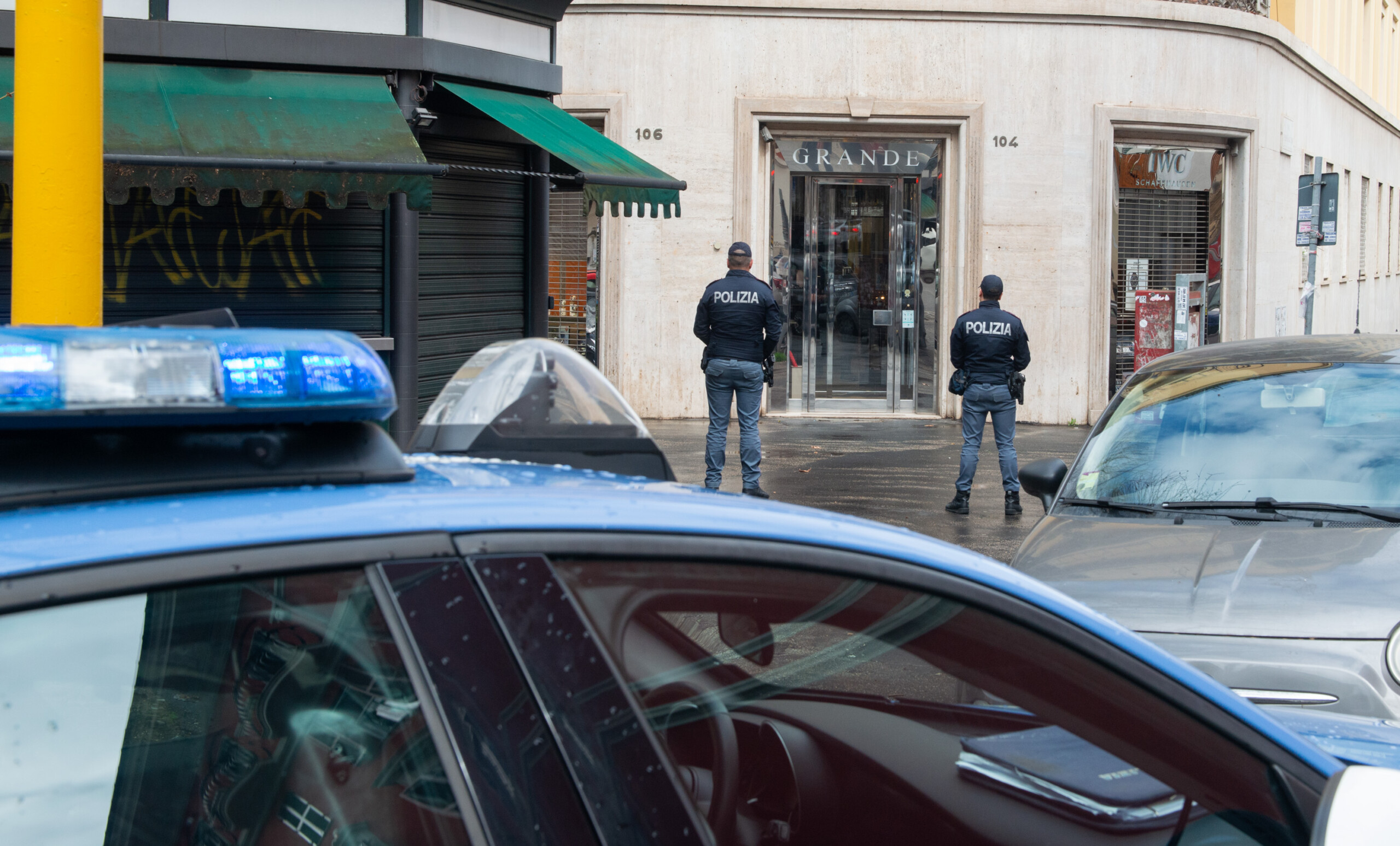 cagliari man fails in tobacco shop robbery and barricades himself in his home 36 year old arrested scaled