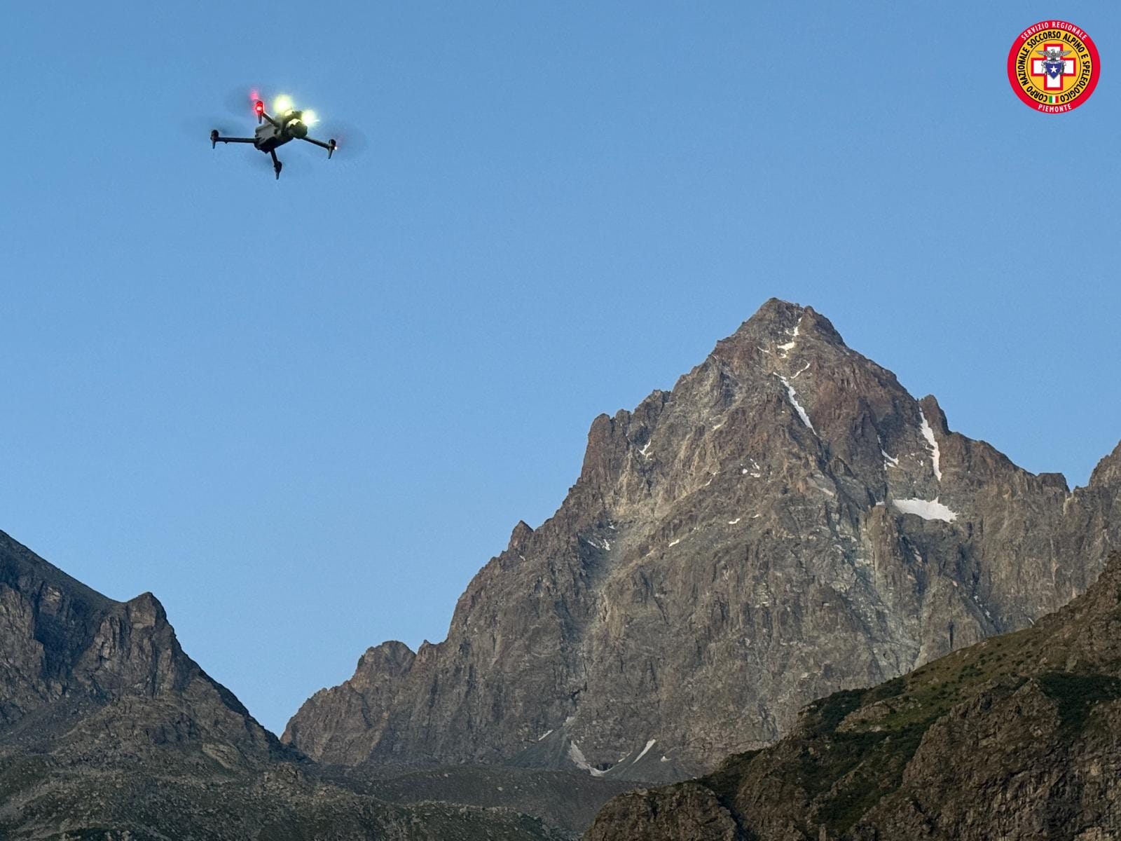 mountains climber struck by lightning on dente del gigante rescue efforts halted due to bad weather