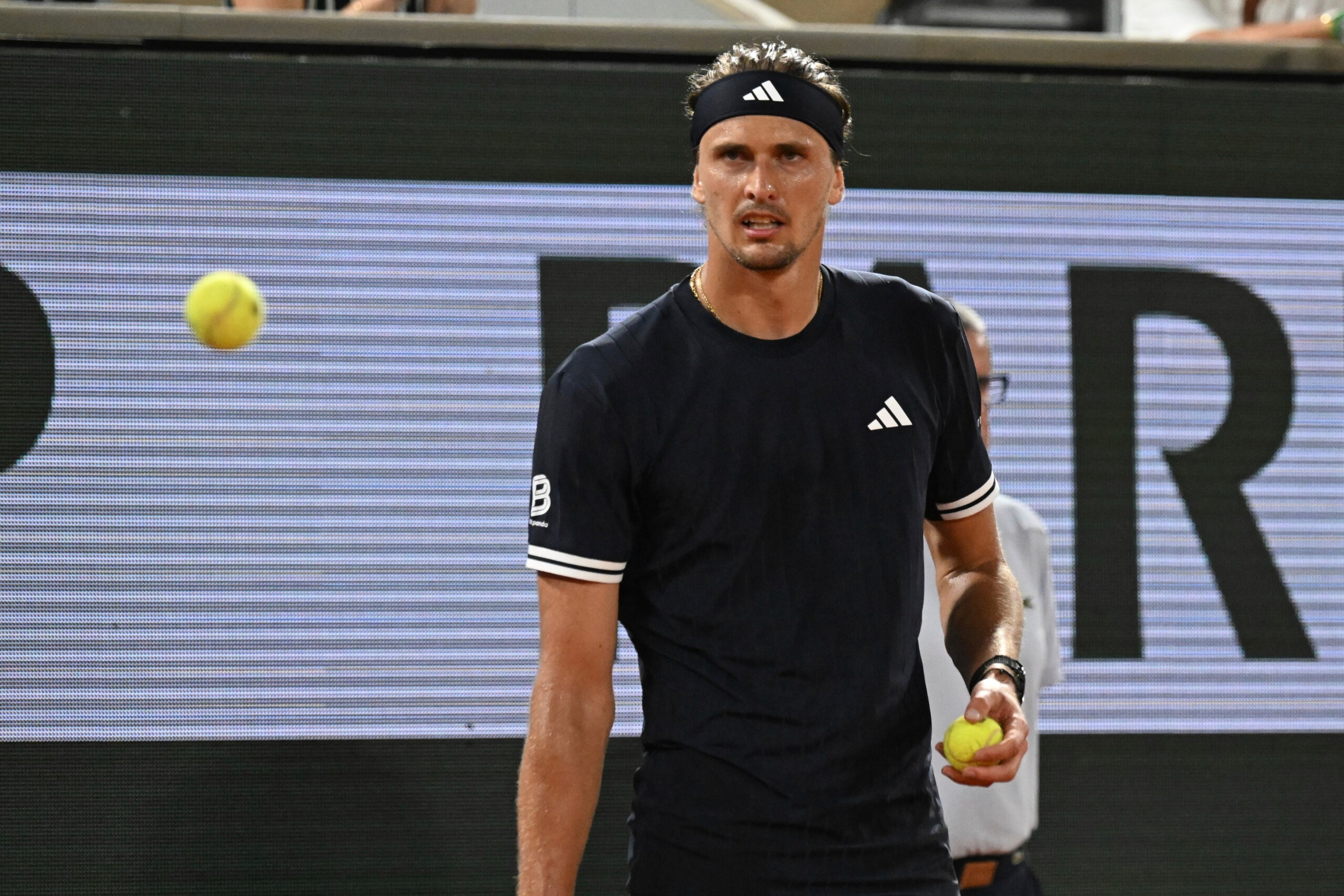 roland garros zvere defeats jodar 3 0 and advances to the semifinals scaled