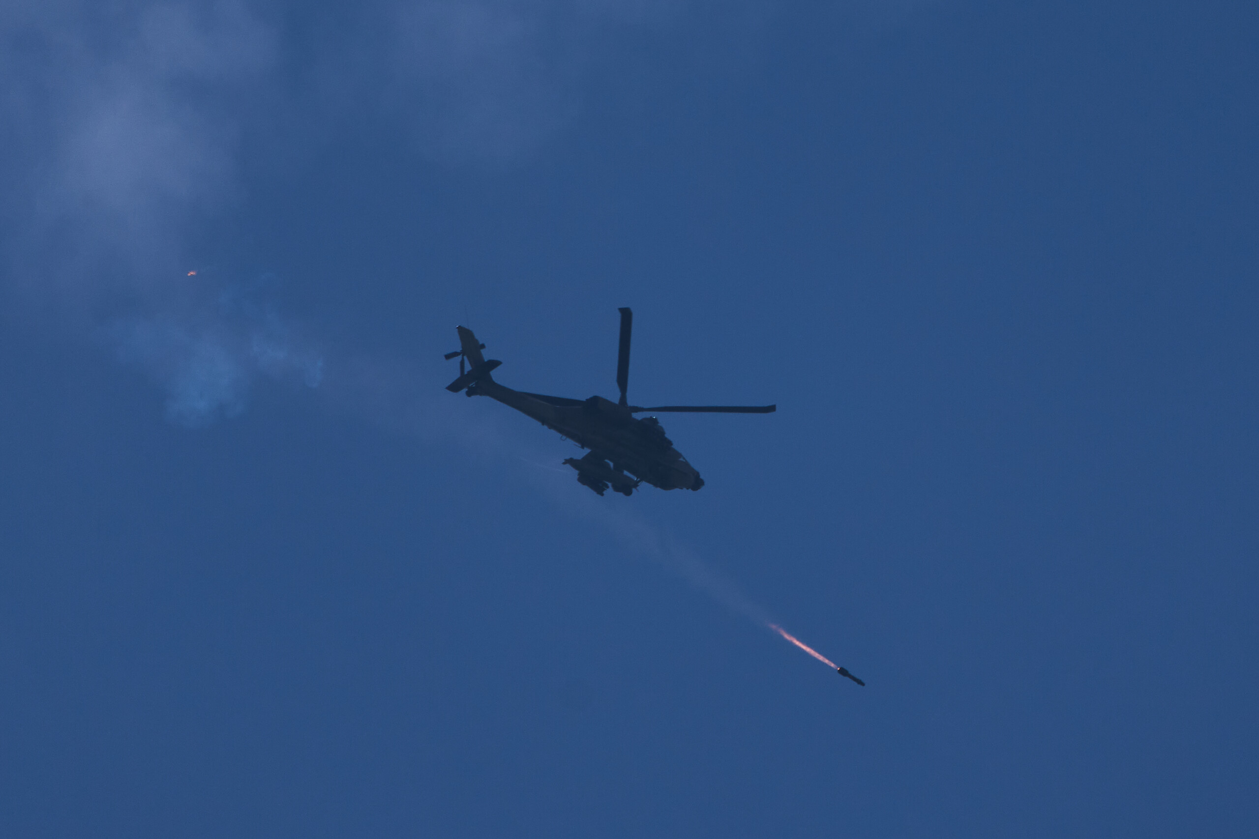 united kingdom helicopter crashes in devon three crew members killed scaled