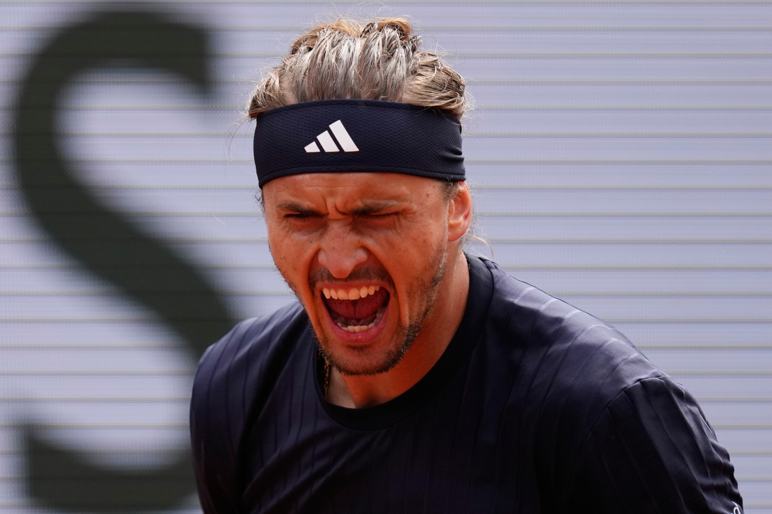 roland garros zverev first finalist beats mensik in four sets scaled