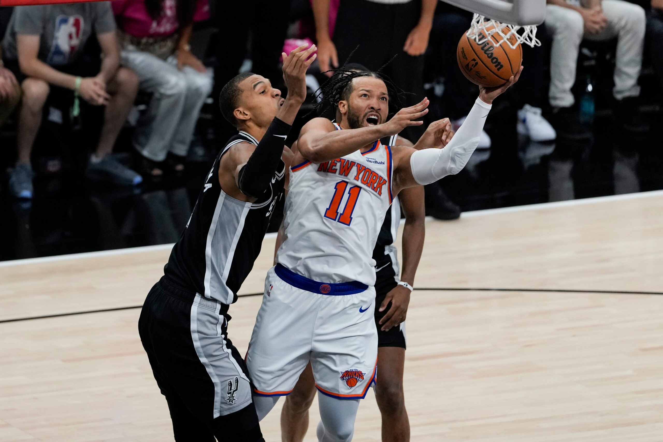 basketball nba finals new york beat san antonio again to take a 2 0 lead scaled