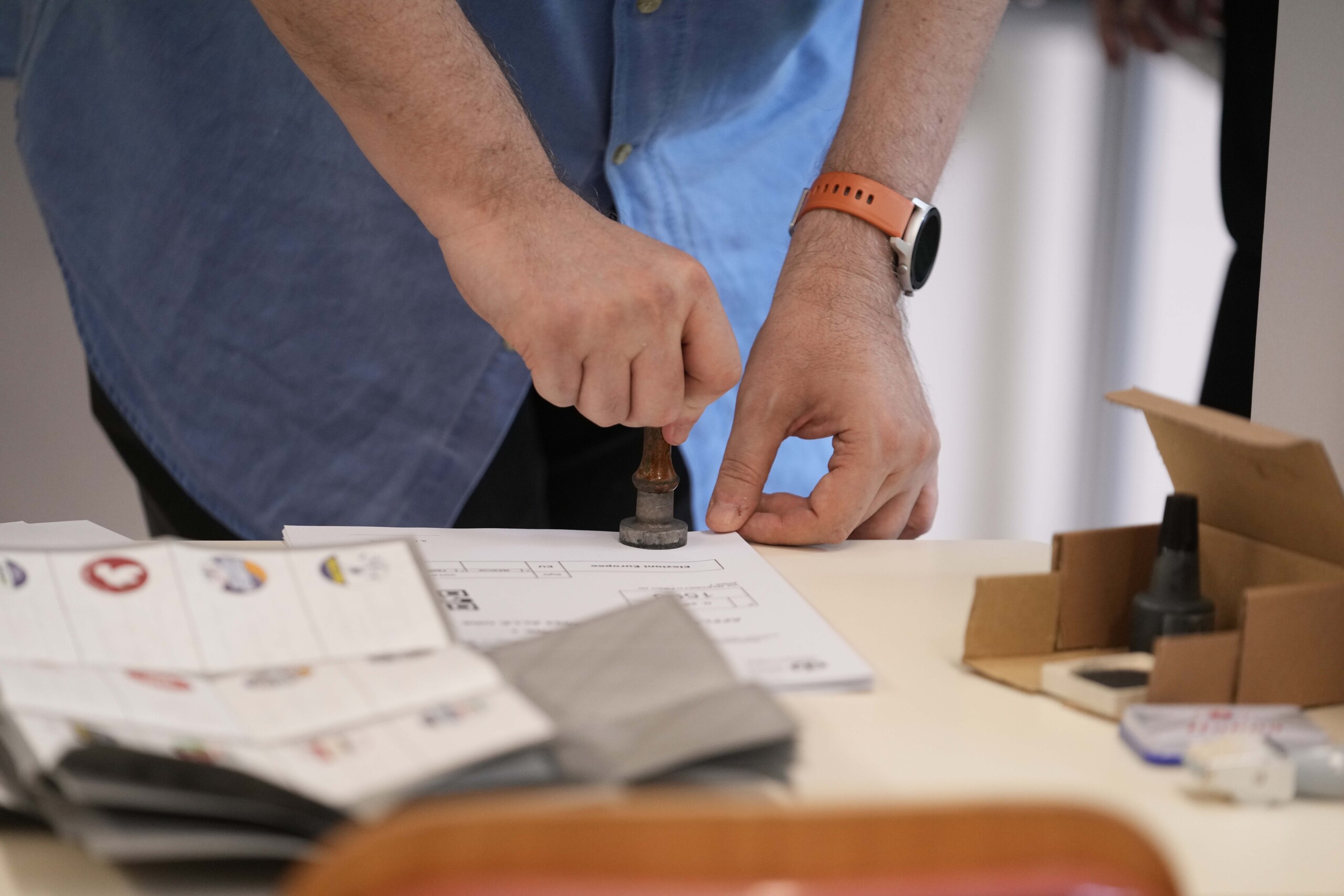 municipal elections polling stations open until 3 p m runoff turnout at 39 79 scaled