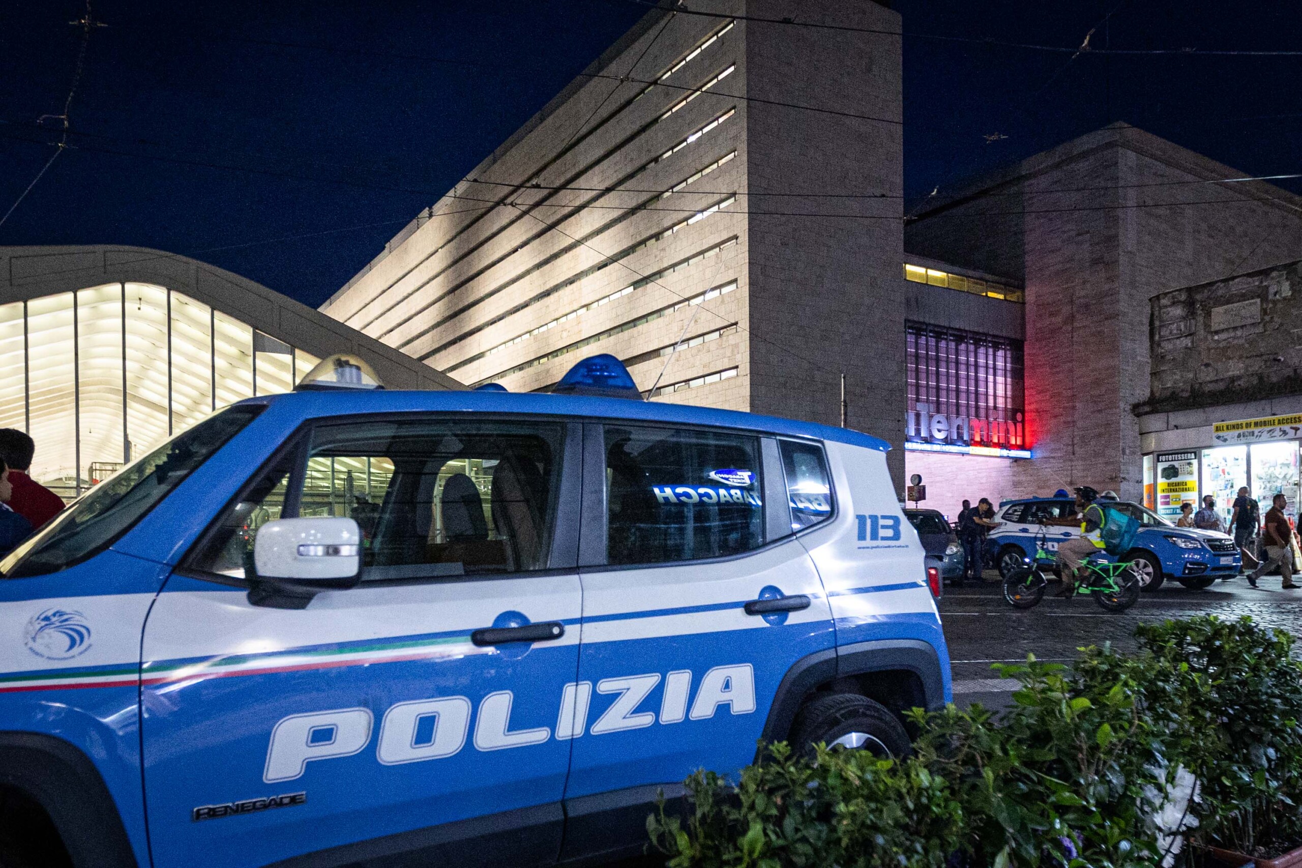 caserta 12 arrests in connection with a gang specialising in bank and jewellery shop robberies scaled