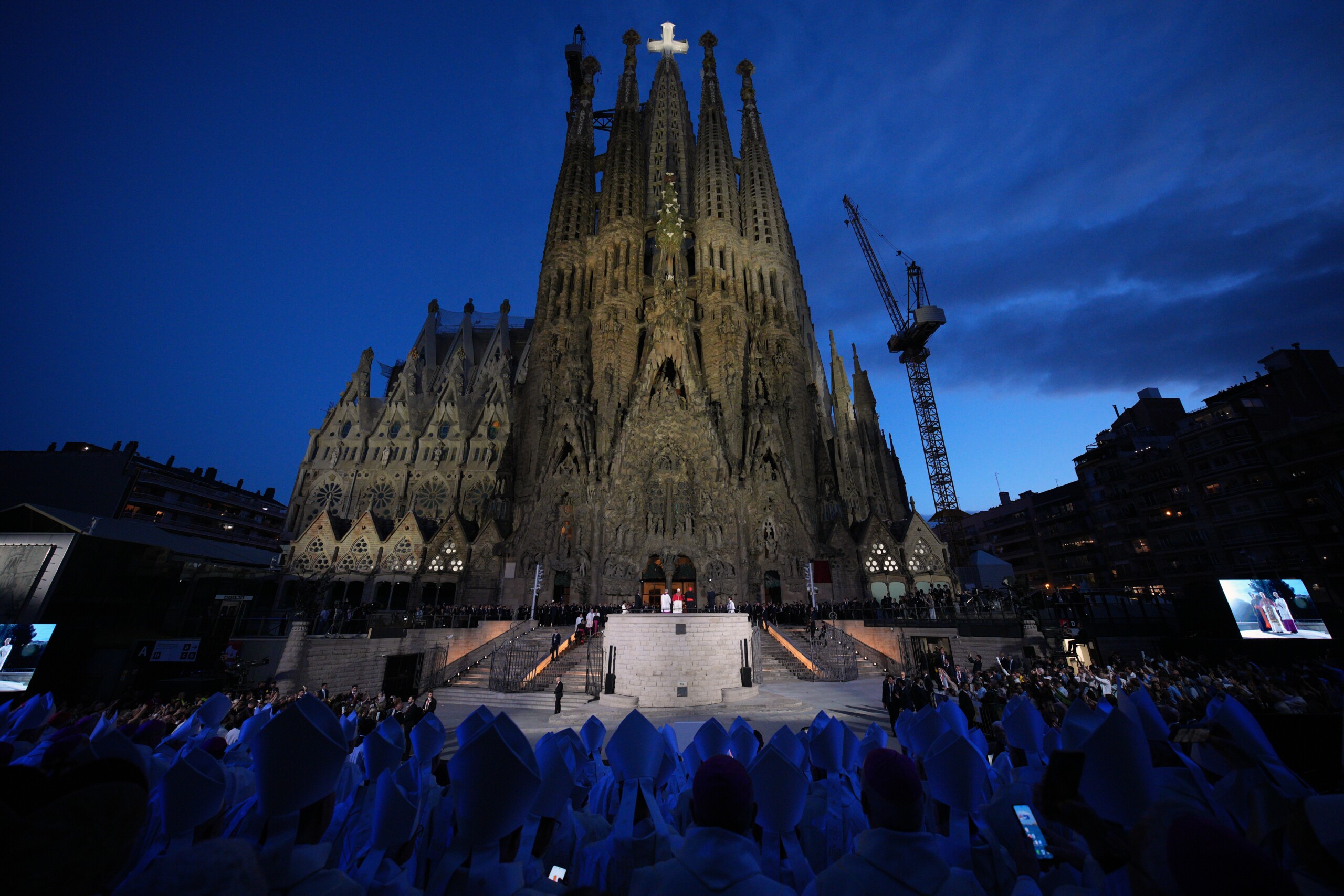 Spain: Pope blesses the Tower of Jesus Christ, the tallest tower of the Sagrada Familia 1 spain pope blesses the tower of jesus christ the tallest tower of the sagrada familia scaled