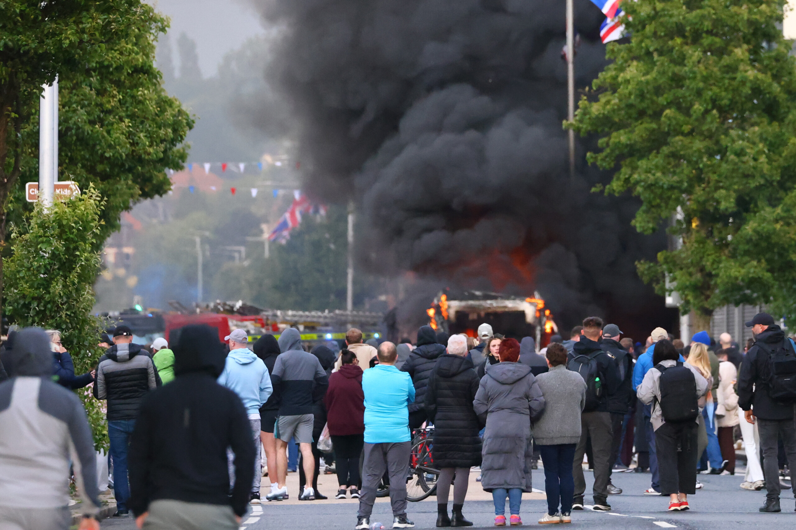united kingdom two police officers injured in protests in belfast scaled