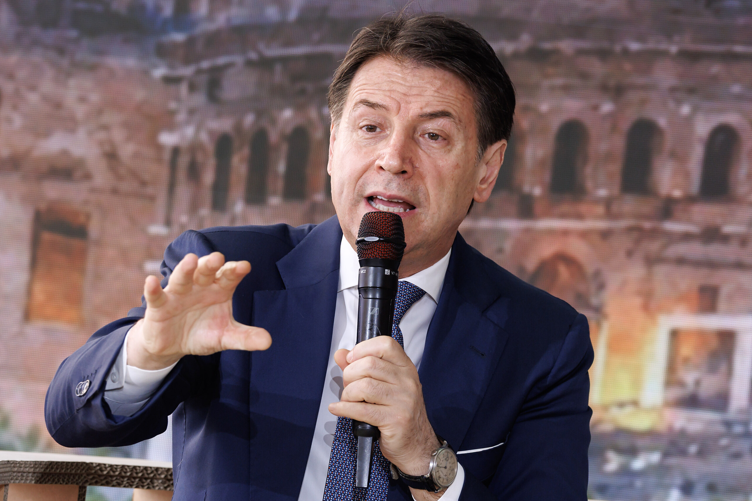 m5s conte to meloni she looks at my social media and plays the victim she should focus on running the country scaled