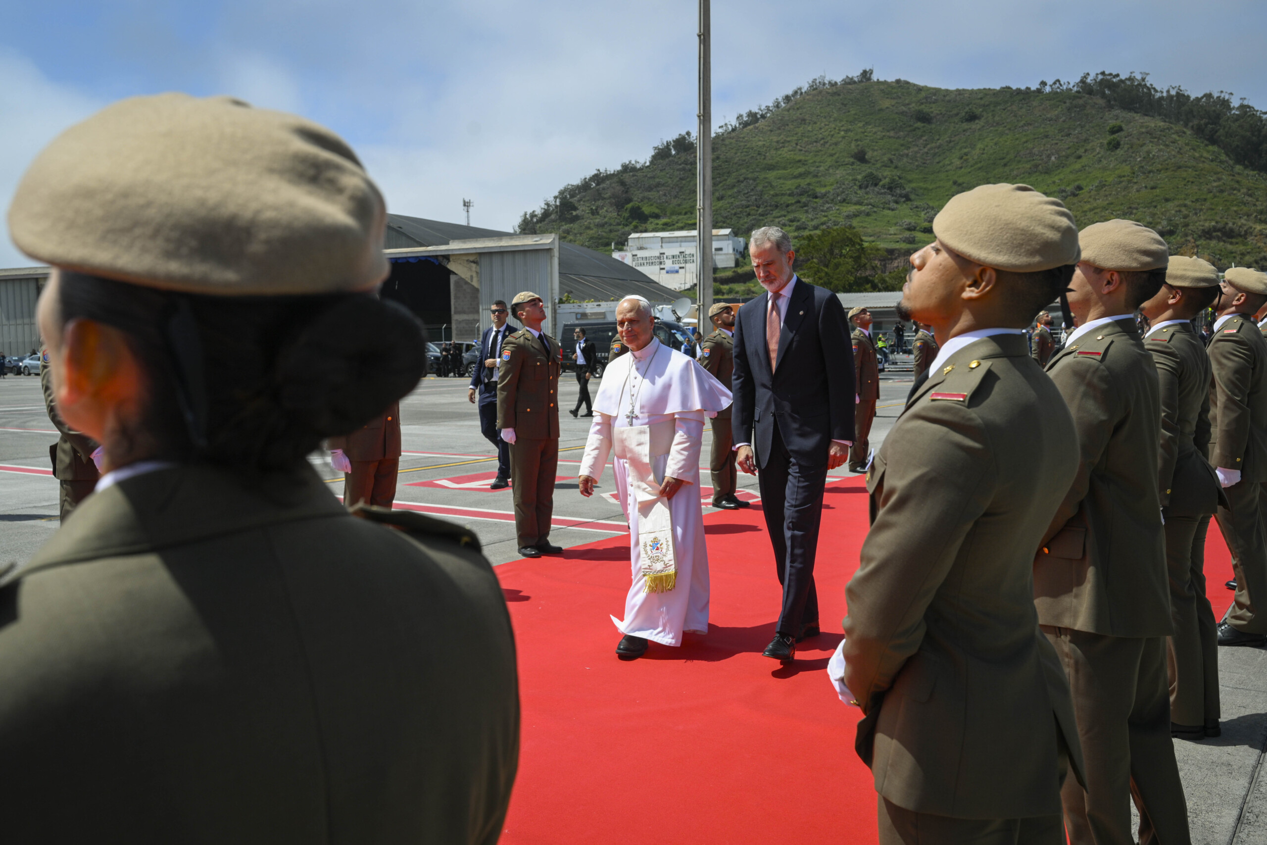 spain pope leo xiv has disembarked from the plane take off from tenerife has been suspended due to a technical fault scaled