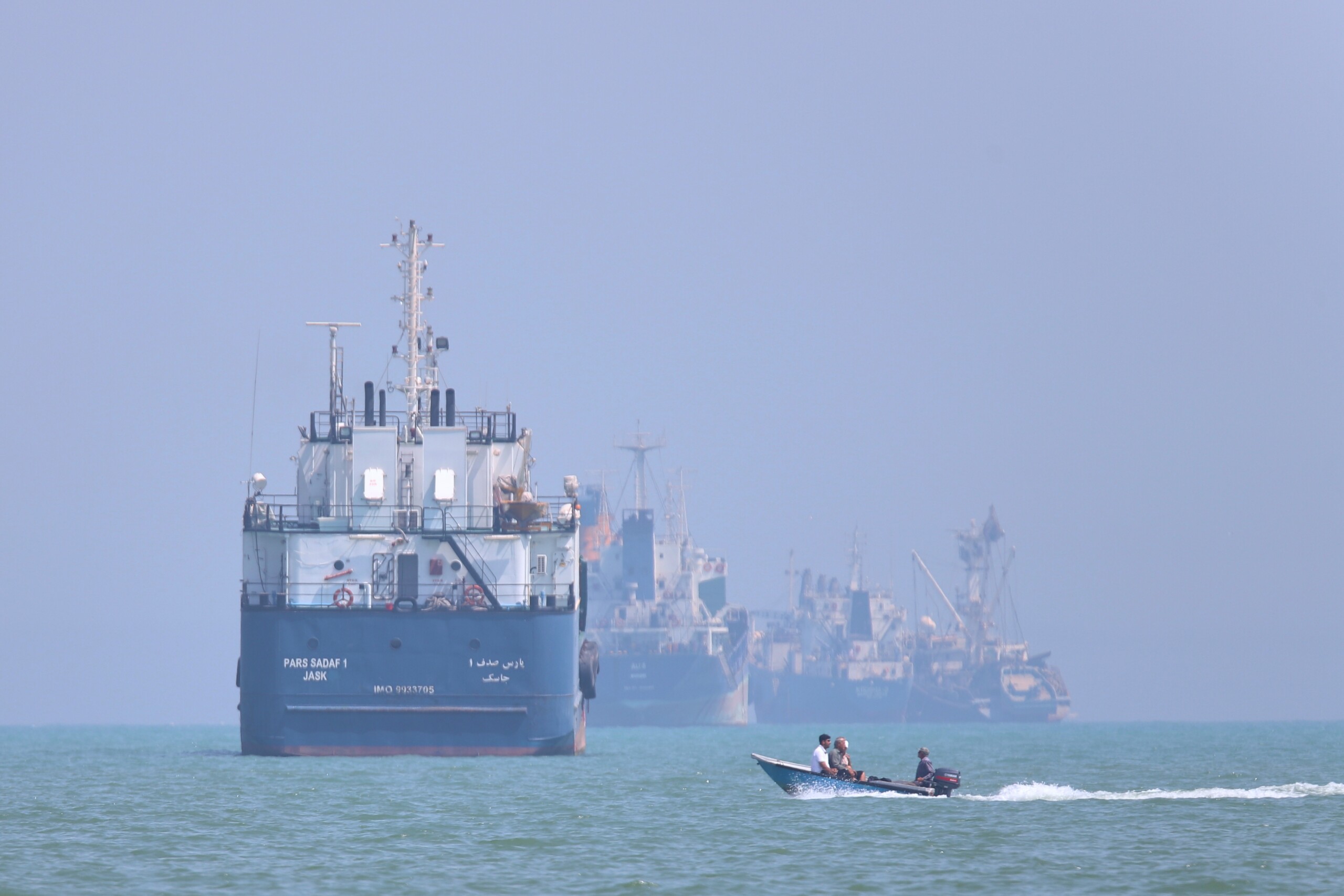 iran trump to discuss the clearance of the strait of hormuz with allies at the g7 scaled