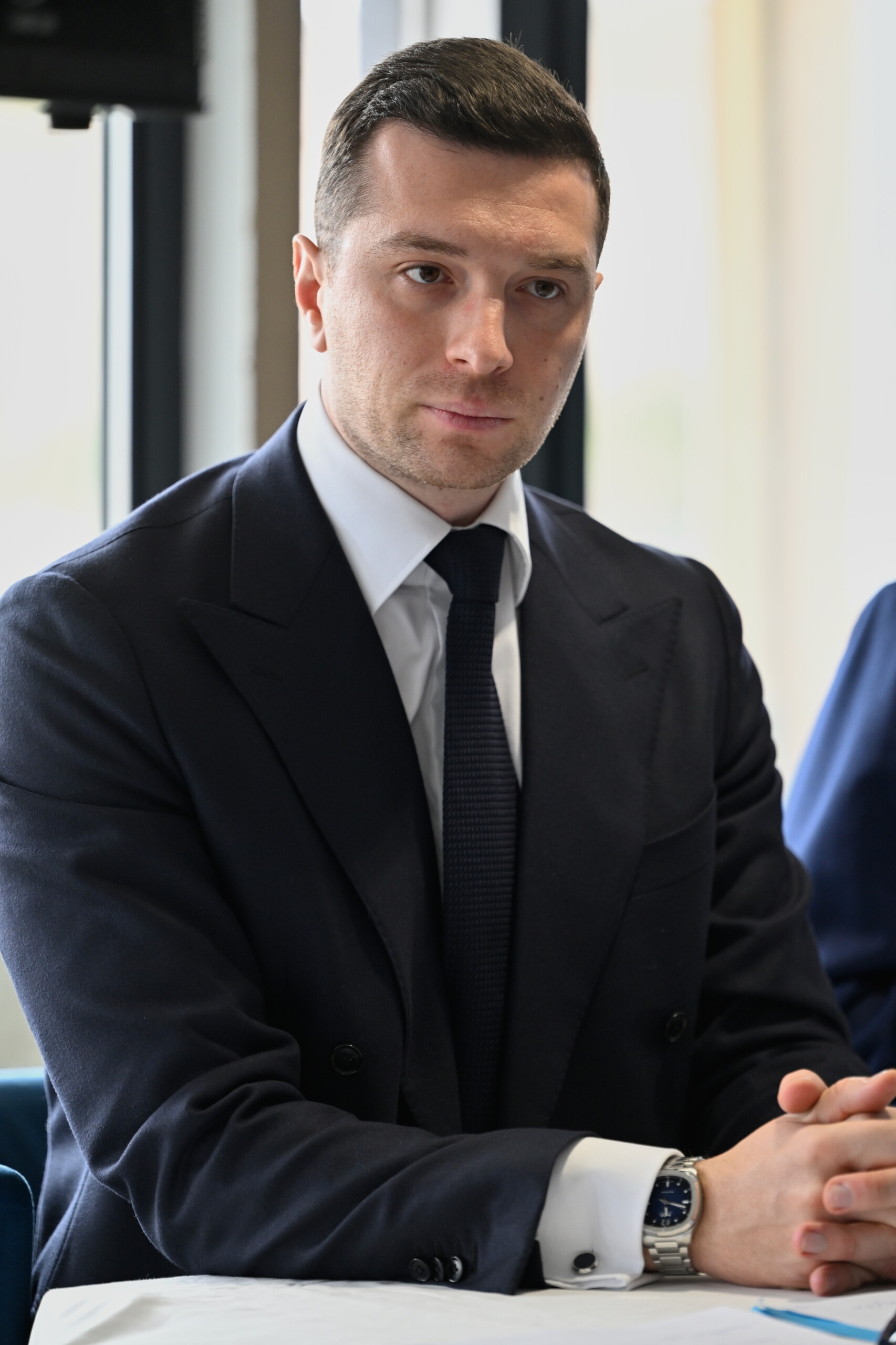 us bardella distances himself from trump unstable behaviour scaled