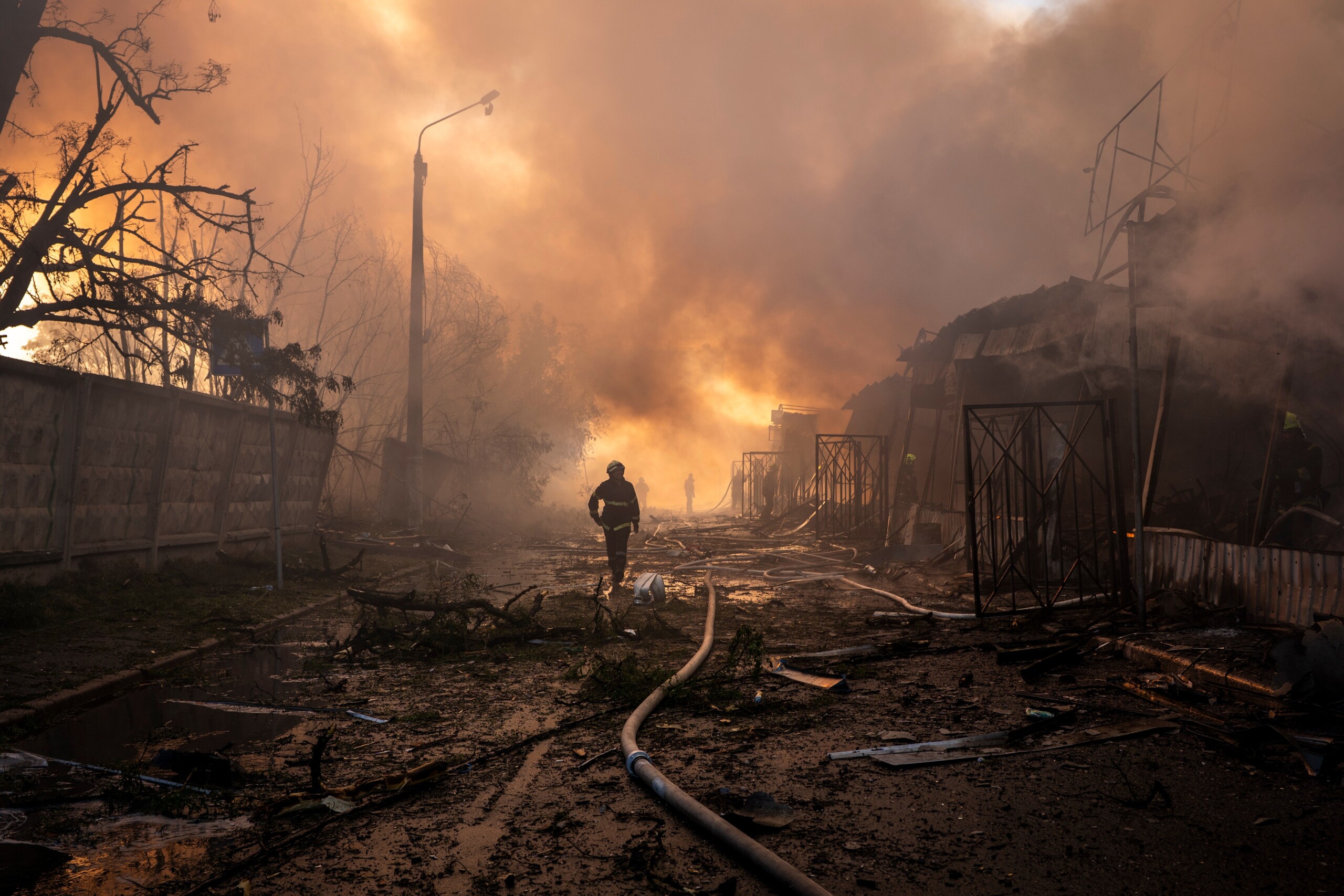 ukraine 11 dead and 53 injured following the latest russian air strikes scaled